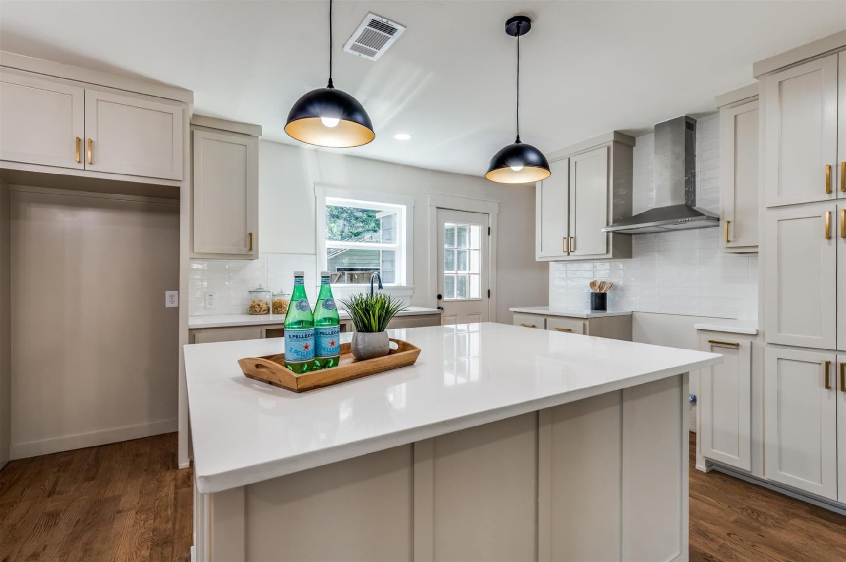 Hermitlux Range Hood 30 inch Stainless Steel, Wall Mount Vent Hood for Kitchen with Charcoal Filter, Ducted/Ductless Convertible - Customer Photo 2