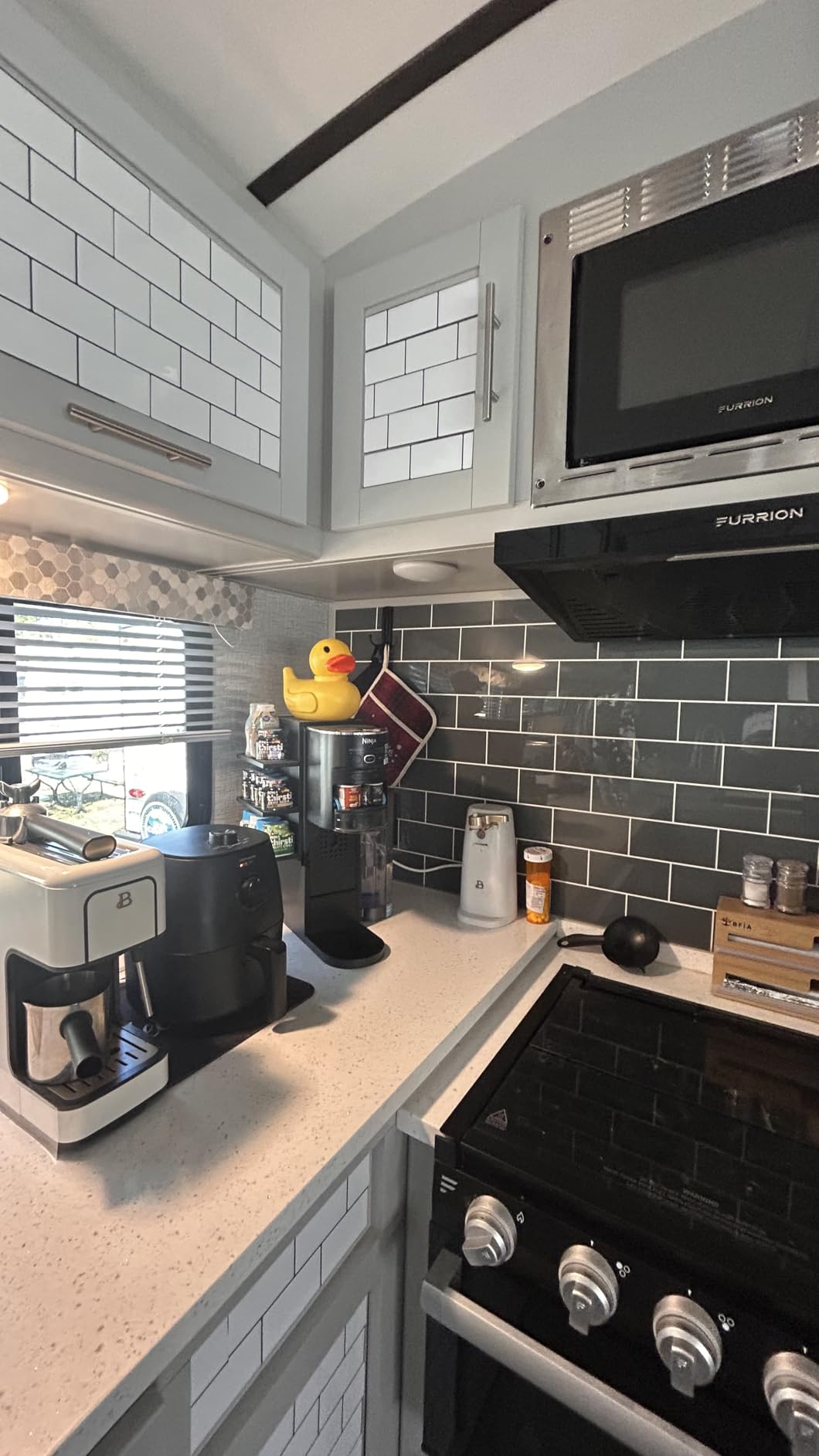 STICKGOO 10-Sheet White Subway Tiles Peel and Stick Backsplash, Stick on Backsplash for Kitchen (Thicker Design) Customer Review STICKGOO 10-Sheet White Subway Tiles Peel and Stick Backsplash, Stick on Backsplash for Kitchen (Thicker Design) - Customer Photo 2