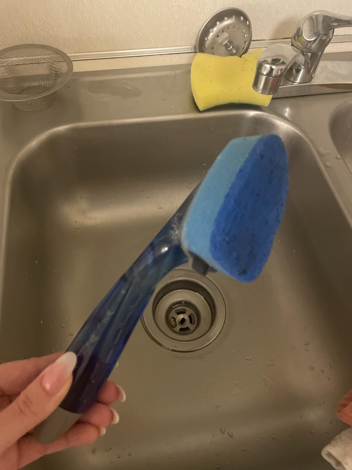 Scotch-Brite Non-Scratch Dishwand Kit, 1 Dish Wand & 7 Sponge Refills, Keep Hands Out of the Mess, Removes Stuck-on Food, Best for Nonstick Pots and Pans, Glass, & Tubs, Fits all Scotch Brite Refills Customer Review Scotch-Brite Non-Scratch Dishwand Kit, 1 Dish Wand & 7 Sponge Refills, Keep Hands Out of the Mess, Removes Stuck-on Food, Best for Nonstick Pots and Pans, Glass, & Tubs, Fits all Scotch Brite Refills - Customer Photo 1