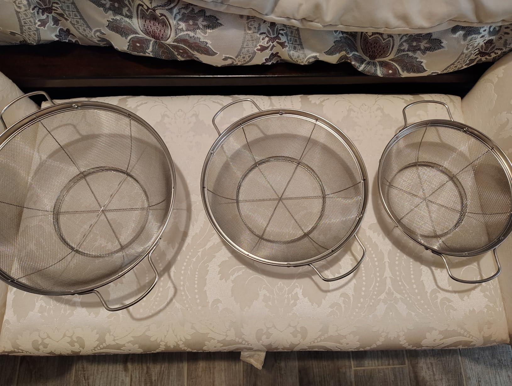 3 Pack 18/8 Stainless Steel Colander Sieves(5-Quart, 4-Quart and 3-Quart), Mesh Strainer Net Baskets with Handles & Resting Base for Strain, Drain, Rinse or Steam Customer Review 3 Pack 18/8 Stainless Steel Colander Sieves(5-Quart, 4-Quart and 3-Quart), Mesh Strainer Net Baskets with Handles & Resting Base for Strain, Drain, Rinse or Steam - Customer Photo 1