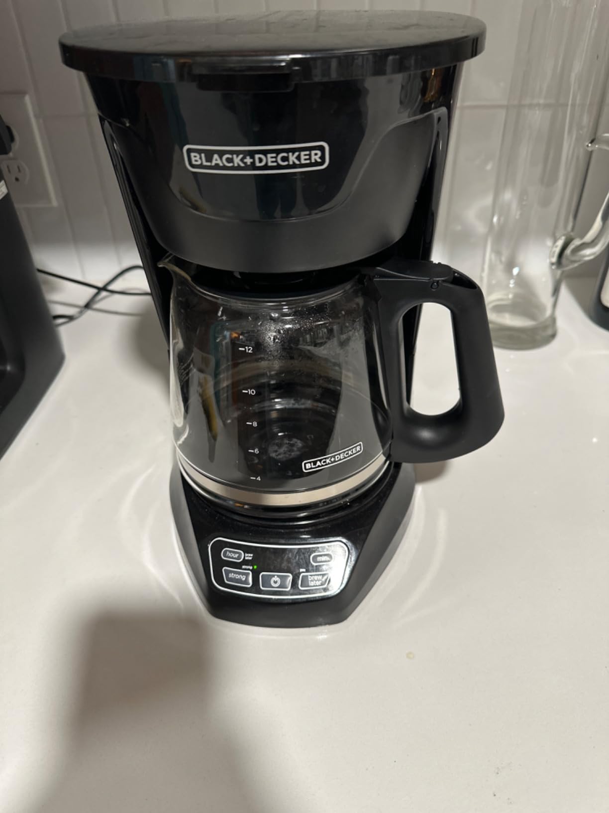 BLACK+DECKER CM1110B Programable 12-Cup Coffee Maker, Easy Pour, Non-Drip Carafe with Removable Filter Basket, Black Customer Review BLACK+DECKER CM1110B Programable 12-Cup Coffee Maker, Easy Pour, Non-Drip Carafe with Removable Filter Basket, Black - Customer Photo 5