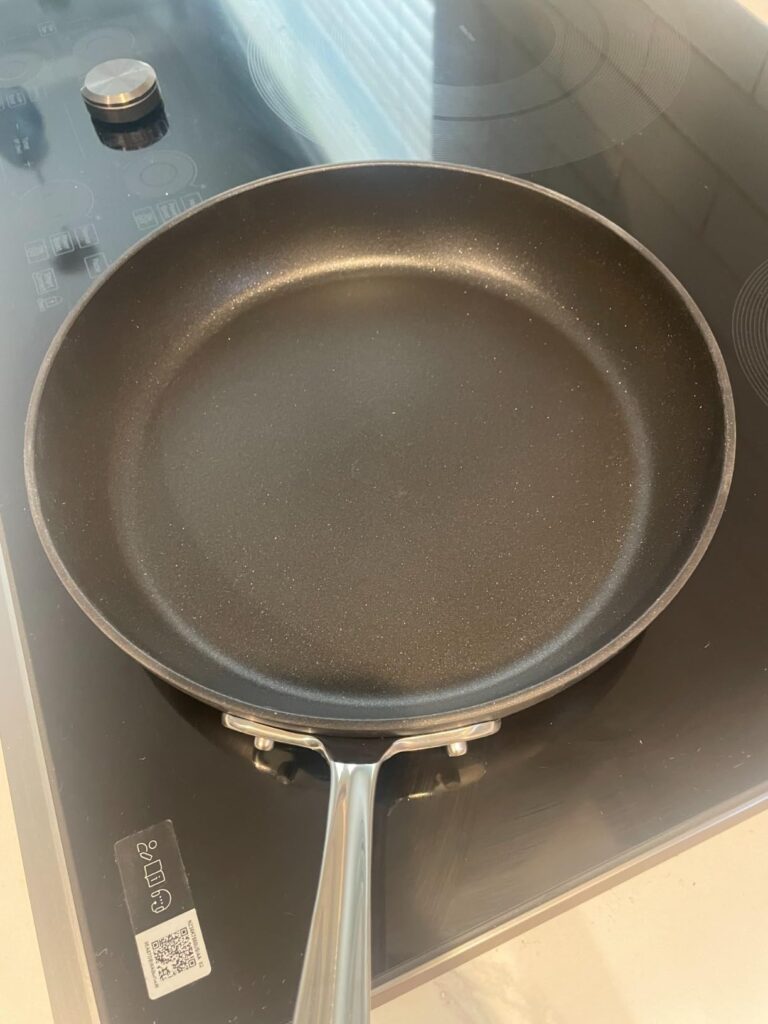 All-Clad HA1 Hard Anodized Nonstick Fry Pan Set - 3-Piece Cookware, 8 Best Light Weight Pots And Pans