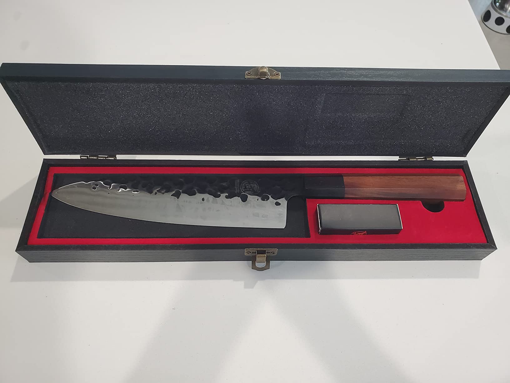 MITSUMOTO SAKARI 8 inch Gyuto Chef Knife, Japanese Hand Forged Kitchen Chef's Knives, 3-Layer 9CR18MOV High Carbon Steel, Rosewood Handle & Sandalwood Box Customer Review MITSUMOTO SAKARI 8 inch Gyuto Chef Knife, Japanese Hand Forged Kitchen Chef's Knives, 3-Layer 9CR18MOV High Carbon Steel, Rosewood Handle & Sandalwood Box - Customer Photo 2