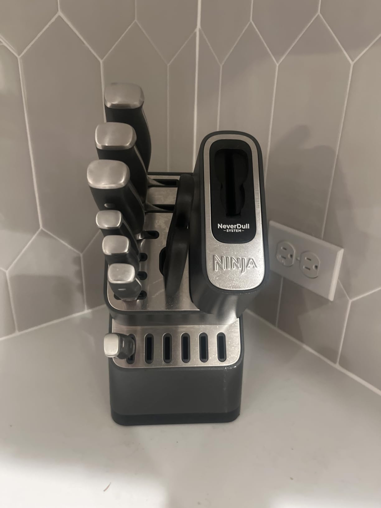Ninja K32012 Foodi NeverDull Premium Knife System, 12 Piece Knife Block Set with Built-in Sharpener, German Stainless Steel Knives, Black Customer Review Ninja K32012 Foodi NeverDull Premium Knife System, 12 Piece Knife Block Set with Built-in Sharpener, German Stainless Steel Knives, Black - Customer Photo 1