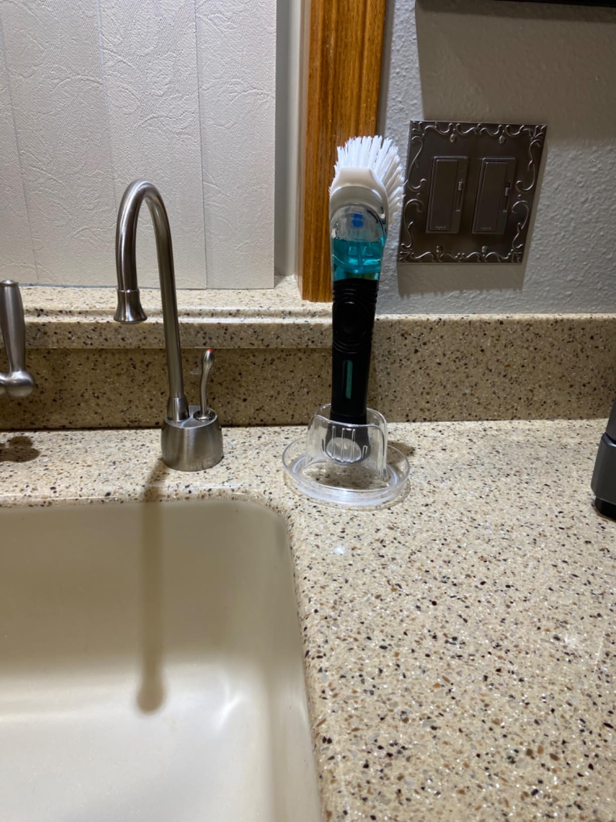 MR.SIGA Soap Dispensing Dish Brush Storage Set, Kitchen Brush with Holder for Pot Pan Sink Cleaning Customer Review MR.SIGA Soap Dispensing Dish Brush Storage Set, Kitchen Brush with Holder for Pot Pan Sink Cleaning - Customer Photo 2