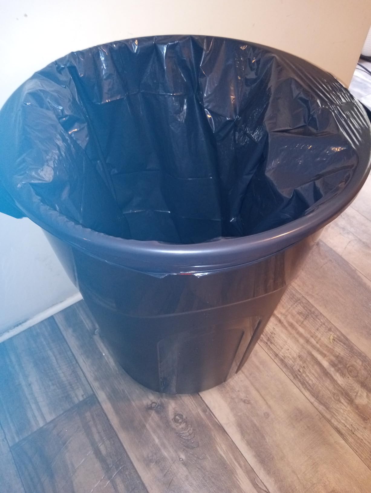 United Solutions 32 Gallon Wheeled Outdoor Garbage Can with Attached Snap Lock Lid and Heavy-Duty Handles, Black, Heavy-Duty Construction, Perfect Backyard, Deck, or Garage Trash Can, 2 Pack Customer Review United Solutions 32 Gallon Wheeled Outdoor Garbage Can with Attached Snap Lock Lid and Heavy-Duty Handles, Black, Heavy-Duty Construction, Perfect Backyard, Deck, or Garage Trash Can, 2 Pack - Customer Photo 1