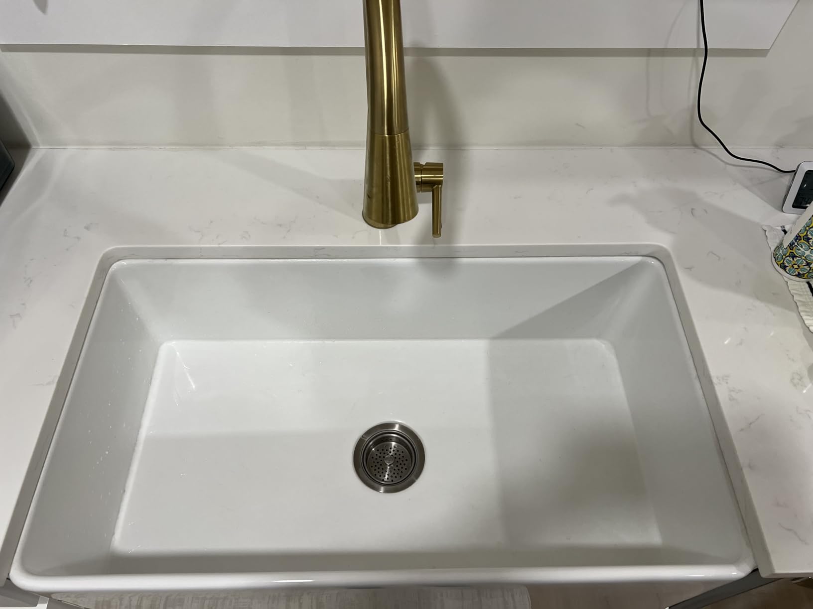 TUKTUK White Farmhouse Sink 33 inch Fireclay Apron Front Farm House Kitchen Sink Single Bowl Deep Drop In Undermount - Customer Photo 2