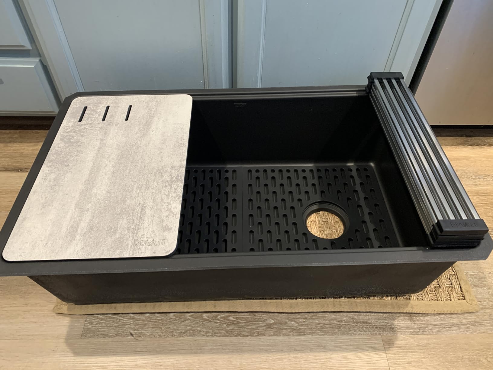 Ruvati 33-inch Undermount Workstation Granite Composite Quartz Kitchen Sink Matte Black - RVG2302BK - Customer Photo 2