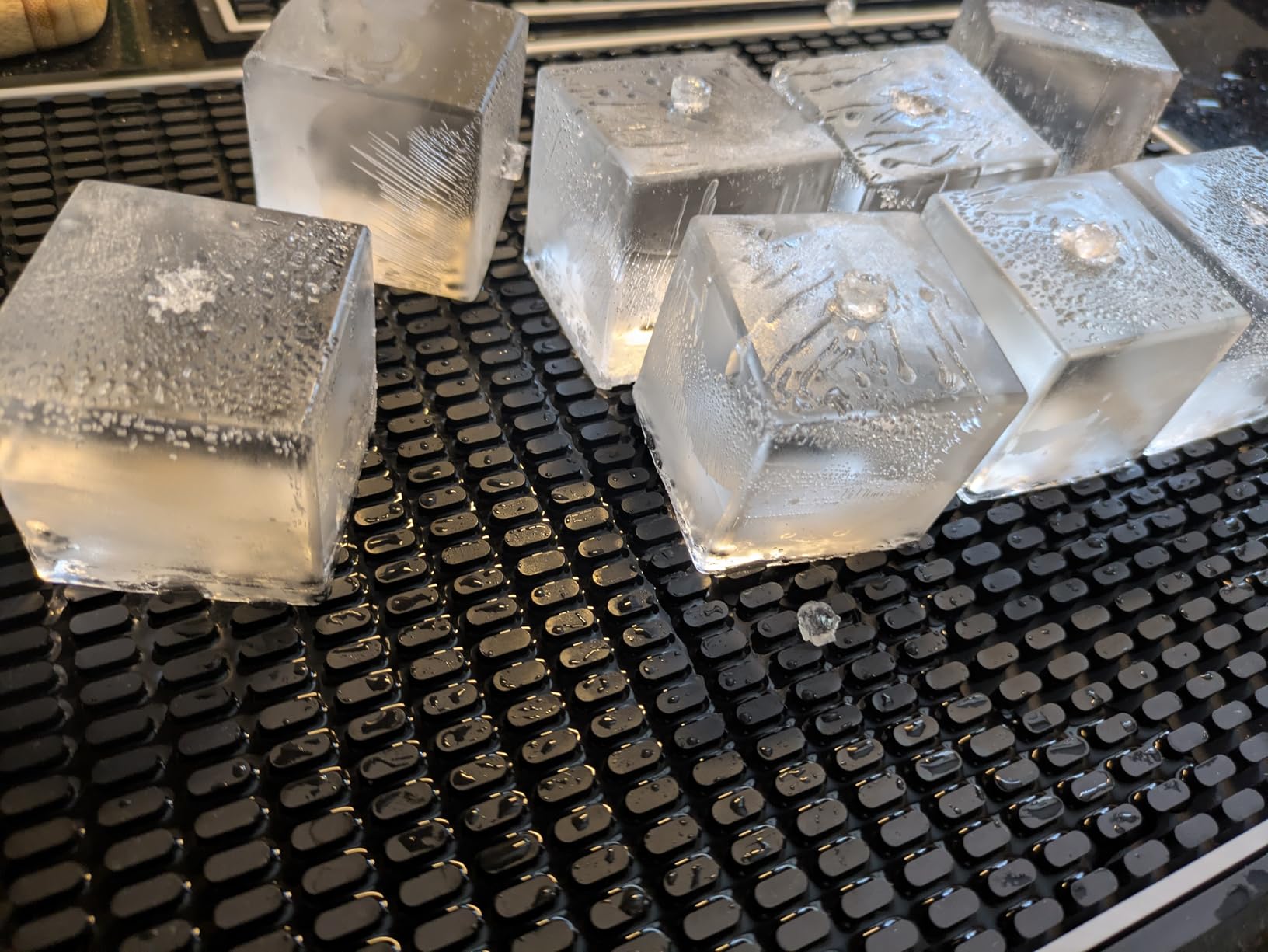 TINANA Upgrade 2 Inch Clear Ice Cube Tray Make 8 Large Square Crystal Clear Ice Cube Maker for Cocktail, Whiskey & Bourbon Drinks, Gifts for Men Customer Review TINANA Upgrade 2 Inch Clear Ice Cube Tray Make 8 Large Square Crystal Clear Ice Cube Maker for Cocktail, Whiskey & Bourbon Drinks, Gifts for Men - Customer Photo 1