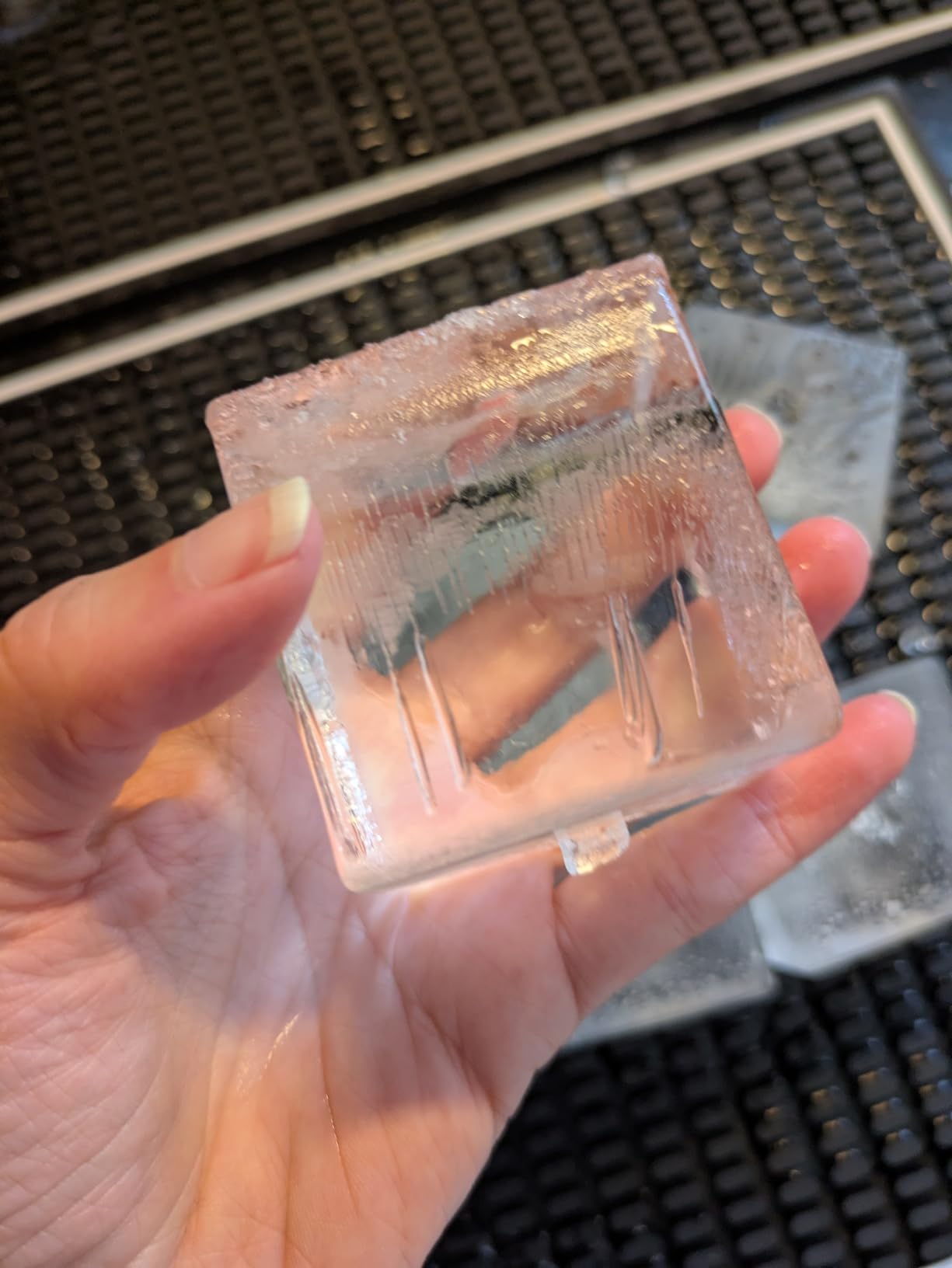 TINANA Upgrade 2 Inch Clear Ice Cube Tray Make 8 Large Square Crystal Clear Ice Cube Maker for Cocktail, Whiskey & Bourbon Drinks, Gifts for Men Customer Review TINANA Upgrade 2 Inch Clear Ice Cube Tray Make 8 Large Square Crystal Clear Ice Cube Maker for Cocktail, Whiskey & Bourbon Drinks, Gifts for Men - Customer Photo 2