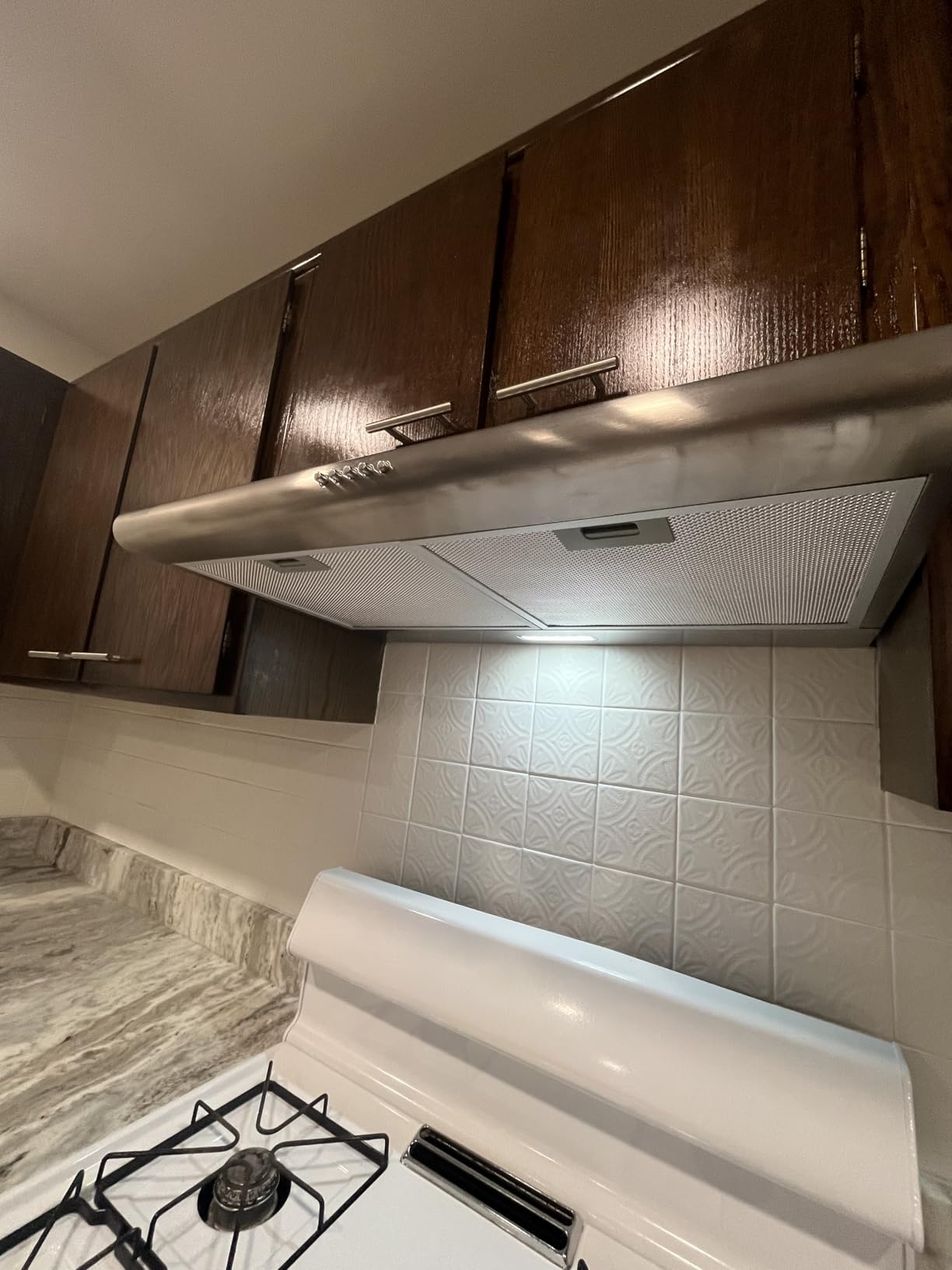 Comfee CVU30W4AST 30 inch Under Cabinet Ducted/Ductless Convertible Slim Vent Durable Stainless Steel Kitchen Reusable Filter, 3 Speed Exhaust Fan and 2 LED Lights Range Hood, 2.0 Version Customer Review Comfee CVU30W4AST 30 inch Under Cabinet Ducted/Ductless Convertible Slim Vent Durable Stainless Steel Kitchen Reusable Filter, 3 Speed Exhaust Fan and 2 LED Lights Range Hood, 2.0 Version - Customer Photo 4