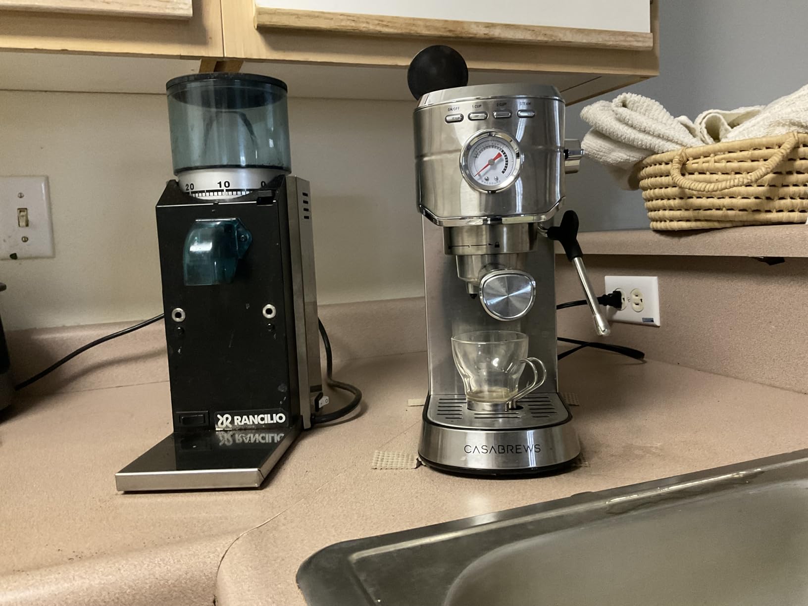 CASABREWS CM5418 Espresso Machine 20 Bar, Compact Espresso Maker with Steam Milk Frother, Stainless Steel Coffee Machine with 34oz Removable Water Tank - Customer Photo 1