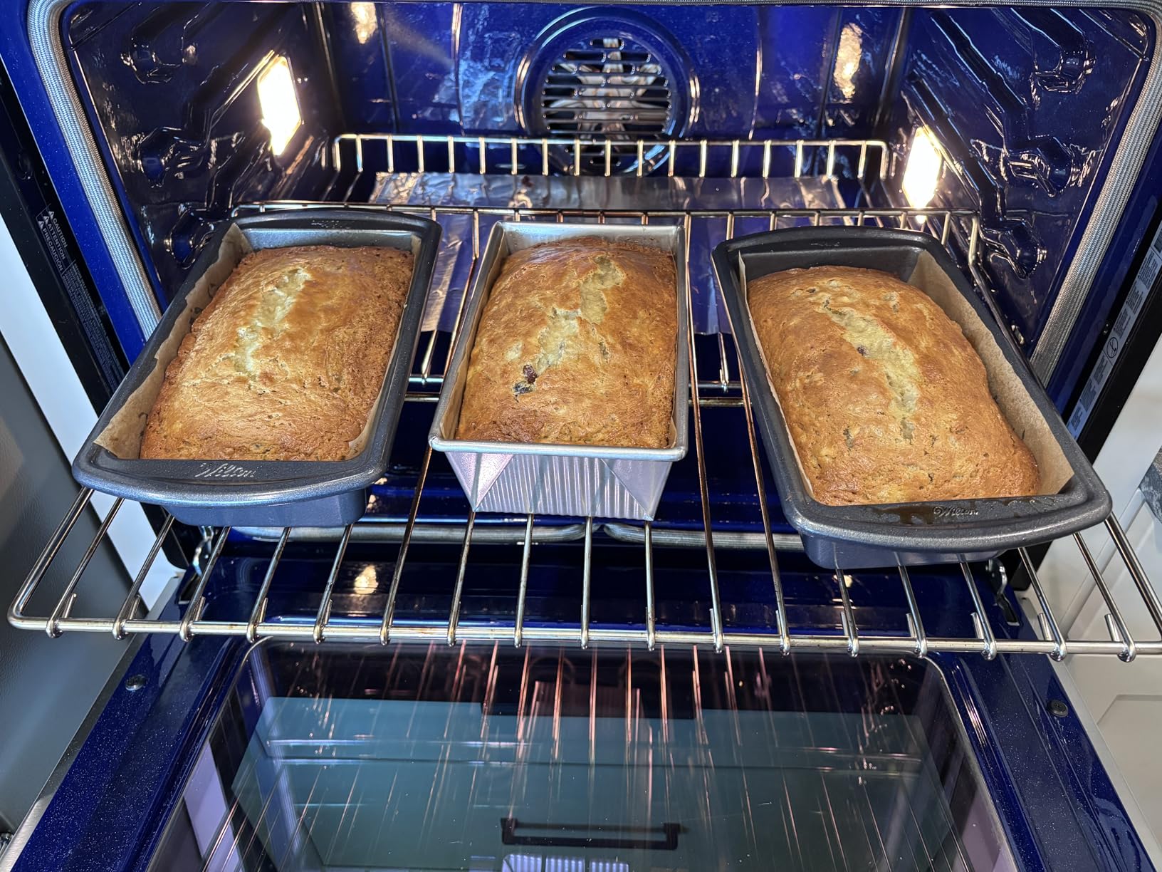 Wilton Platinum Non-Stick 9 x 5 in Loaf Pan, Stainless Steel Bakeware, Made without PFAS, Packaging May Vary Customer Review Wilton Platinum Non-Stick 9 x 5 in Loaf Pan, Stainless Steel Bakeware, Made without PFAS, Packaging May Vary - Customer Photo 2