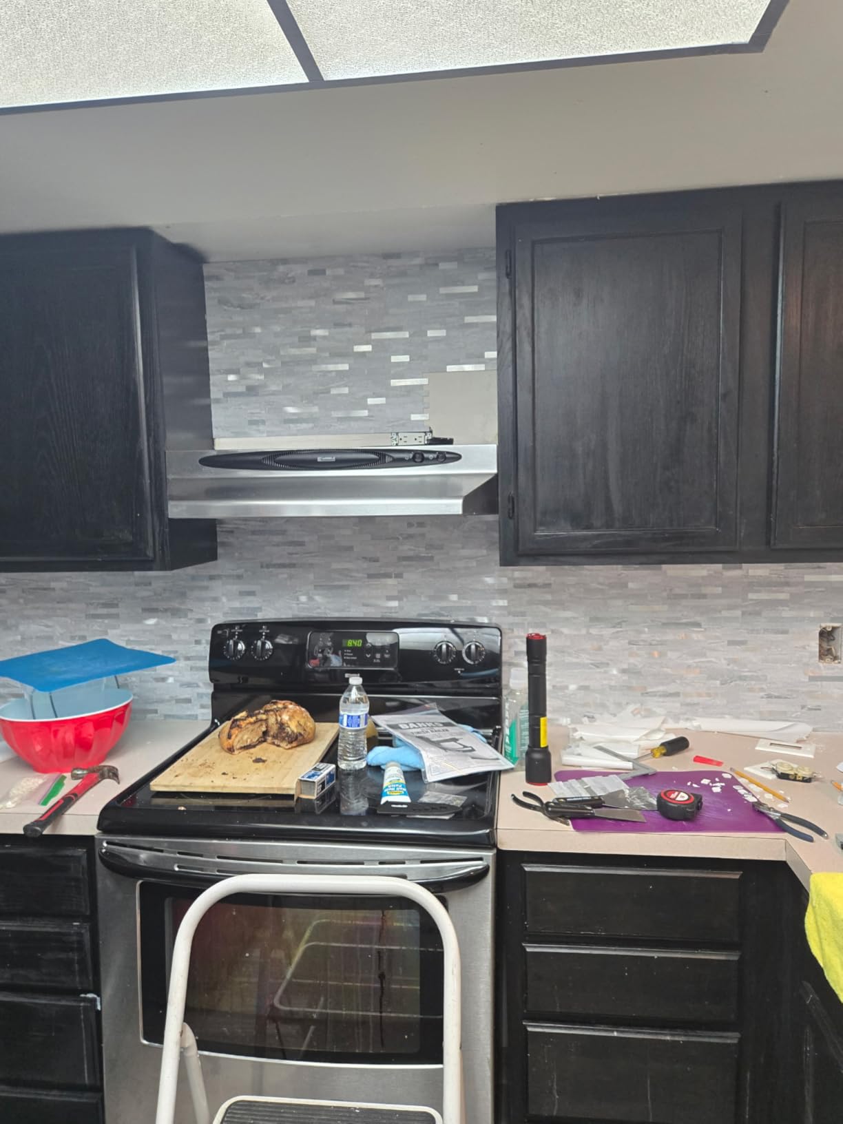 AULIGET 20 Sheets Faux Stone Peel and Stick Backsplash, White Marble Look PVC Wall Tiles Stick on Backsplash for Kitchen Customer Review AULIGET 20 Sheets Faux Stone Peel and Stick Backsplash, White Marble Look PVC Wall Tiles Stick on Backsplash for Kitchen - Customer Photo 1