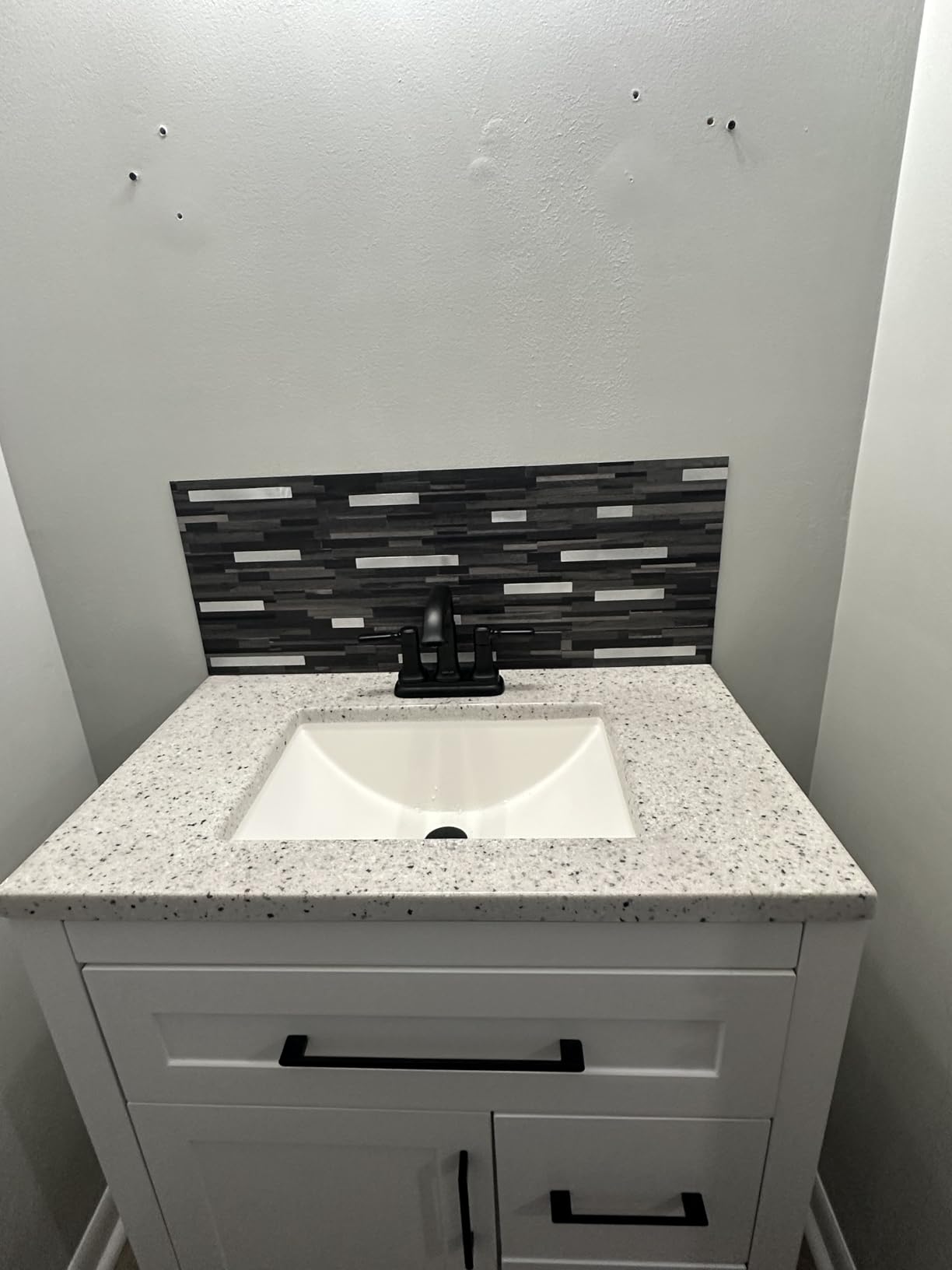 AULIGET 20 Sheets Faux Stone Peel and Stick Backsplash, White Marble Look PVC Wall Tiles Stick on Backsplash for Kitchen Customer Review AULIGET 20 Sheets Faux Stone Peel and Stick Backsplash, White Marble Look PVC Wall Tiles Stick on Backsplash for Kitchen - Customer Photo 4