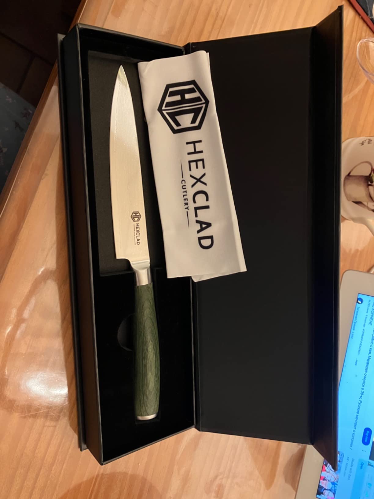 HexClad Chef's Knife, 8-Inch Japanese Damascus Stainless Steel Blade, Pakkawood Handle - Customer Photo 1