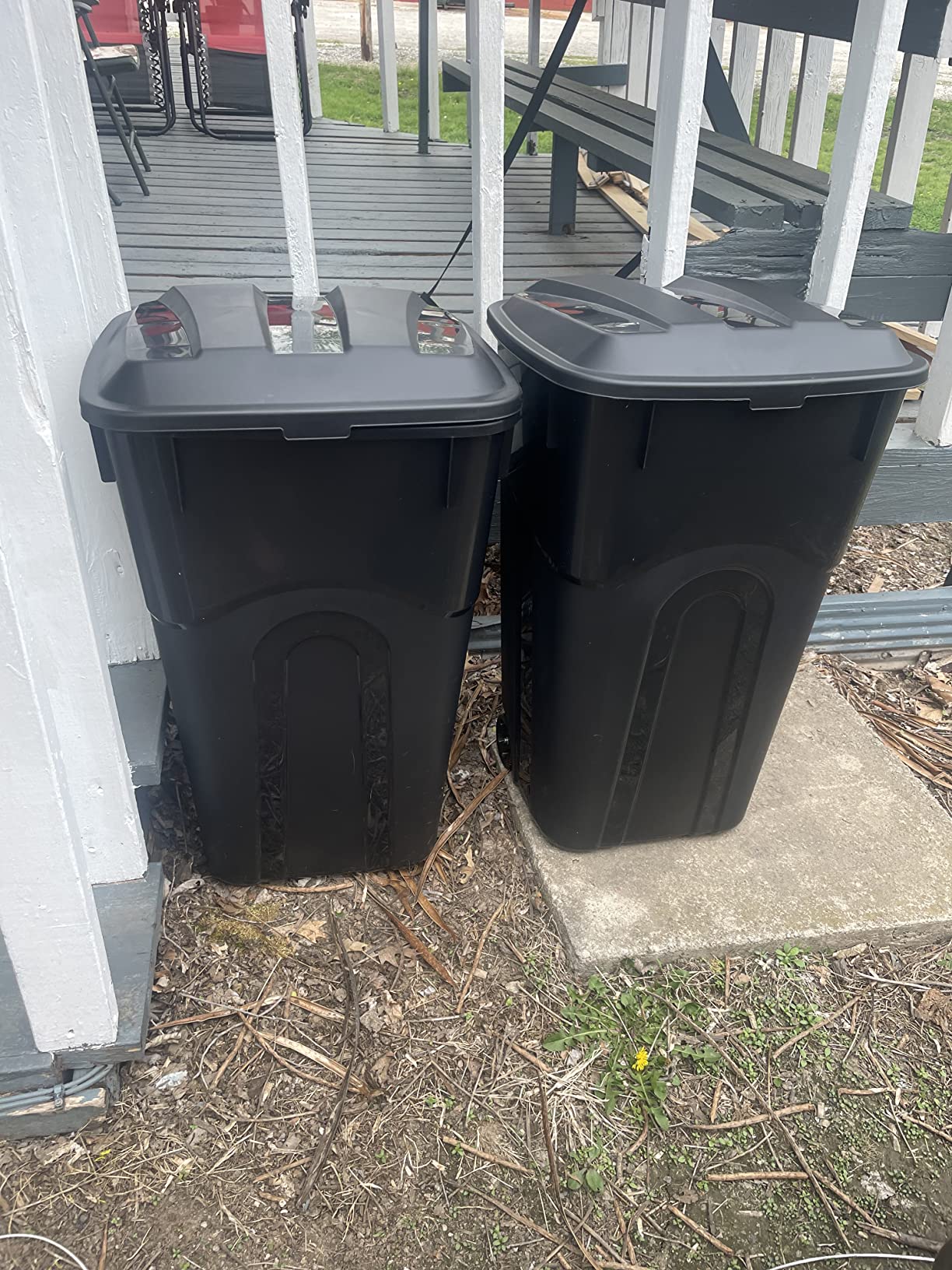 ECOSolution 32 Gallon Wheeled Outdoor Garbage Can with Attached Snap Lock Lid and Heavy-Duty Handles, ECO Green, Heavy-Duty Construction, Perfect Back Yard, Deck, or Garage Trash Can, Pack of 2 Customer Review ECOSolution 32 Gallon Wheeled Outdoor Garbage Can with Attached Snap Lock Lid and Heavy-Duty Handles, ECO Green, Heavy-Duty Construction, Perfect Back Yard, Deck, or Garage Trash Can, Pack of 2 - Customer Photo 2