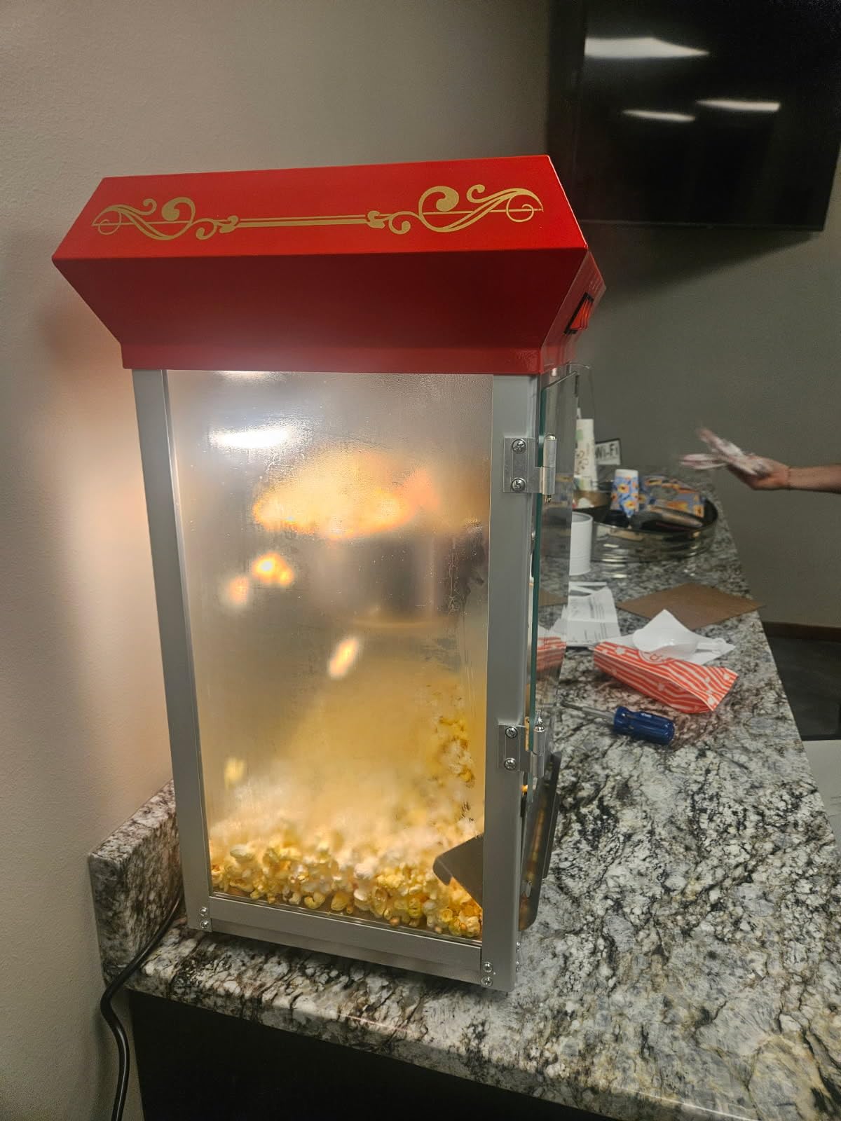 VEVOR Commercial Popcorn Machine, 8 Oz Kettle, 850 W Countertop Popcorn Maker for 48 Cups per Batch, Theater Style Popper with 3-Switch Control Steel Frame Tempered Glass Doors 2 Scoops 2 Spoons, Red customer photo 2