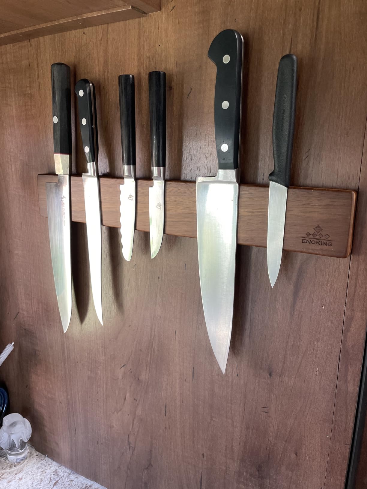ENOKING 16 Inch Strong Magnetic Knife Holder for Wall, Solid Acacia Wood Knife Bar with 4 Hooks, 3-Way Installation: No-Drill Wall Mount, Screw Mount, & Refrigerator Slip-Proof Magnet Strip Customer Review ENOKING 16 Inch Strong Magnetic Knife Holder for Wall, Solid Acacia Wood Knife Bar with 4 Hooks, 3-Way Installation: No-Drill Wall Mount, Screw Mount, & Refrigerator Slip-Proof Magnet Strip - Customer Photo 2