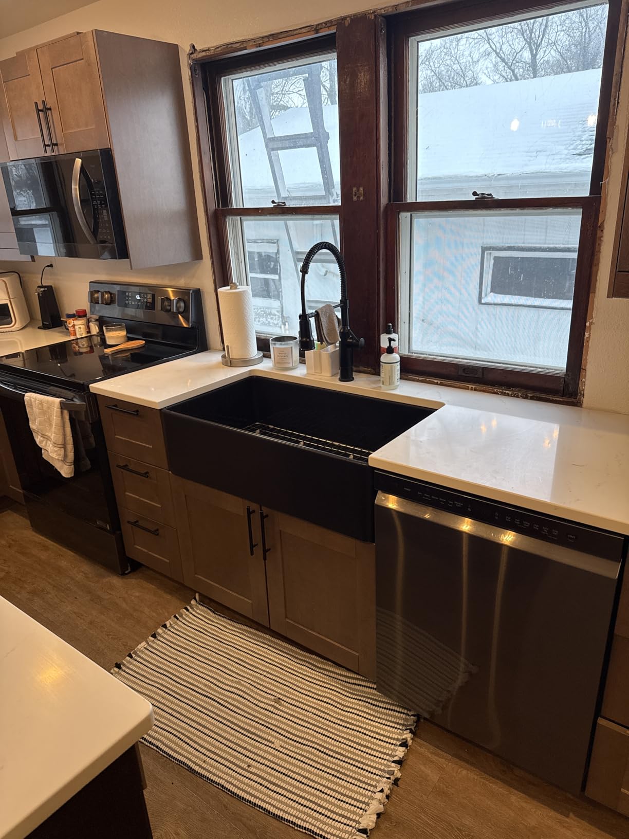 Miuara Farmhouse Sink 24 Inch - Small Apron Front Undermount Kitchen Sink Reversible 24