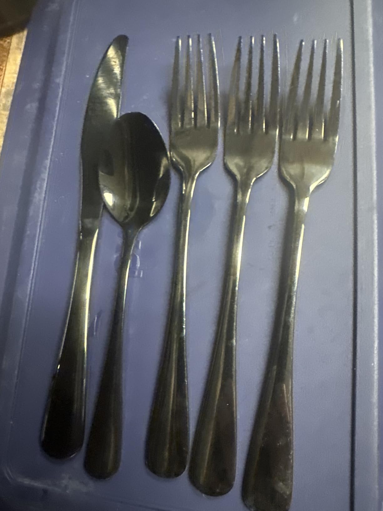 EWFEN 24-Piece Black Silverware Set with Steak Knives, Black Flatware Set for 4, Food-Grade Stainless Steel Tableware Cutlery Set, Mirror Finished Utensil Sets for Home Restaurant, Round Edge Customer Review EWFEN 24-Piece Black Silverware Set with Steak Knives, Black Flatware Set for 4, Food-Grade Stainless Steel Tableware Cutlery Set, Mirror Finished Utensil Sets for Home Restaurant, Round Edge - Customer Photo 1