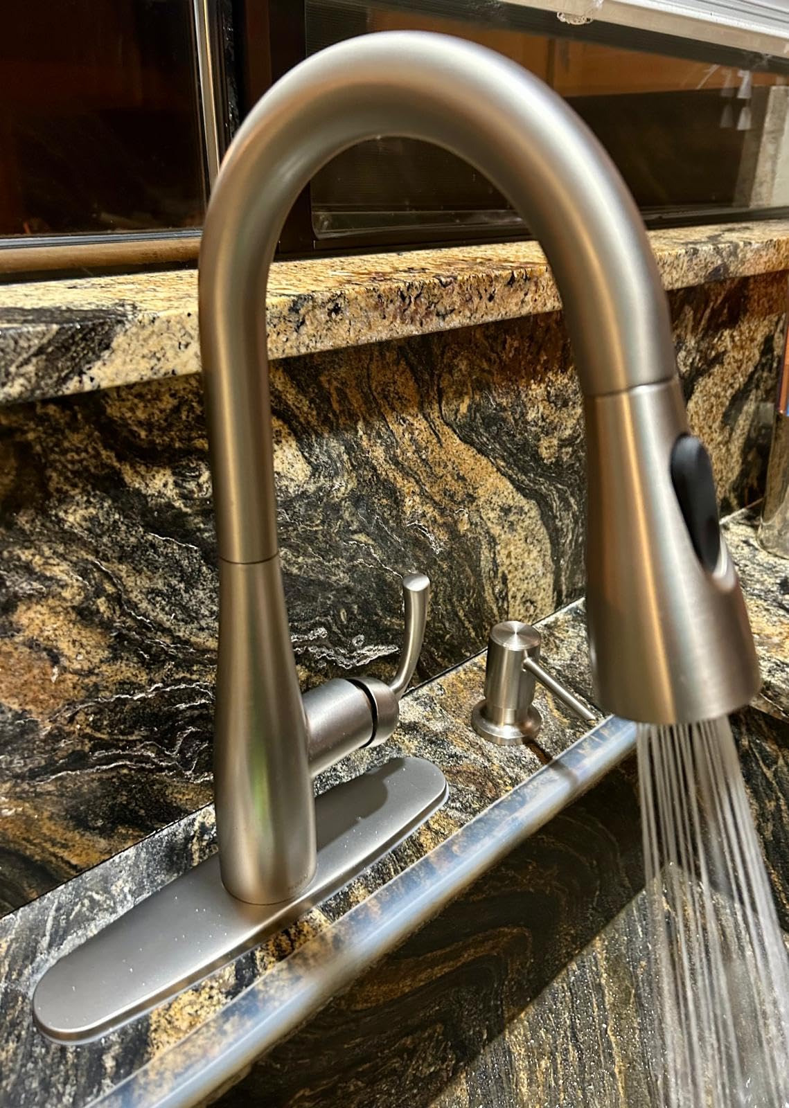 Moen Essie Matte Black One-Handle High Arc Pre-Rinse Spring Pulldown Kitchen Faucet with Power Clean, 87814BL - Customer Photo 2