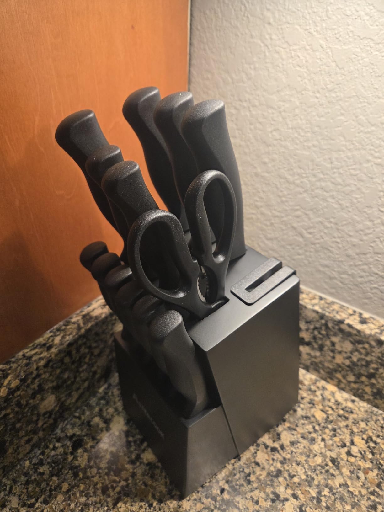 Knife Set, Astercook 15 Pieces Knife Sets for Kitchen with Block, Dishwasher Safe Kitchen Knife Set with Built in Sharpener Block, German Stainless Steel Knife Block Set, Valentine's Gift - Customer Photo 2