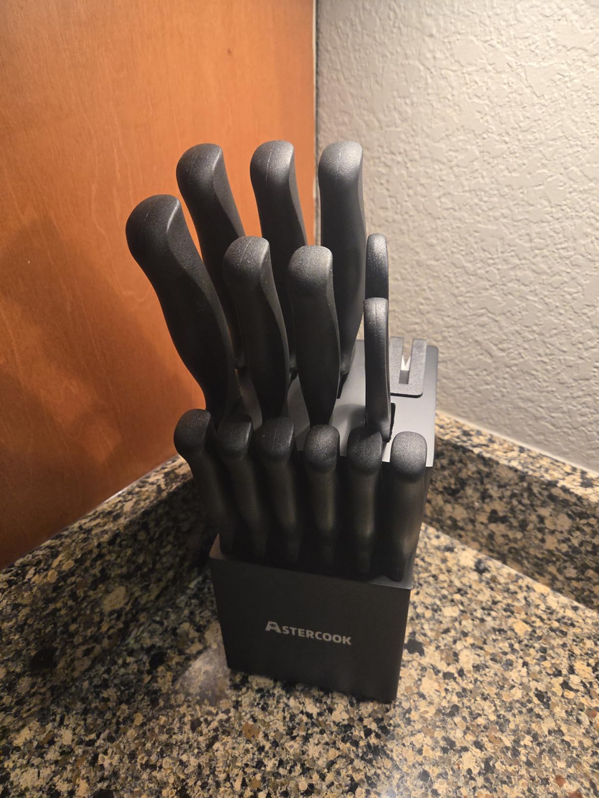 Knife Set, Astercook 15 Pieces Knife Sets for Kitchen with Block, Dishwasher Safe Kitchen Knife Set with Built in Sharpener Block, German Stainless Steel Knife Block Set, Valentine's Gift - Customer Photo 4