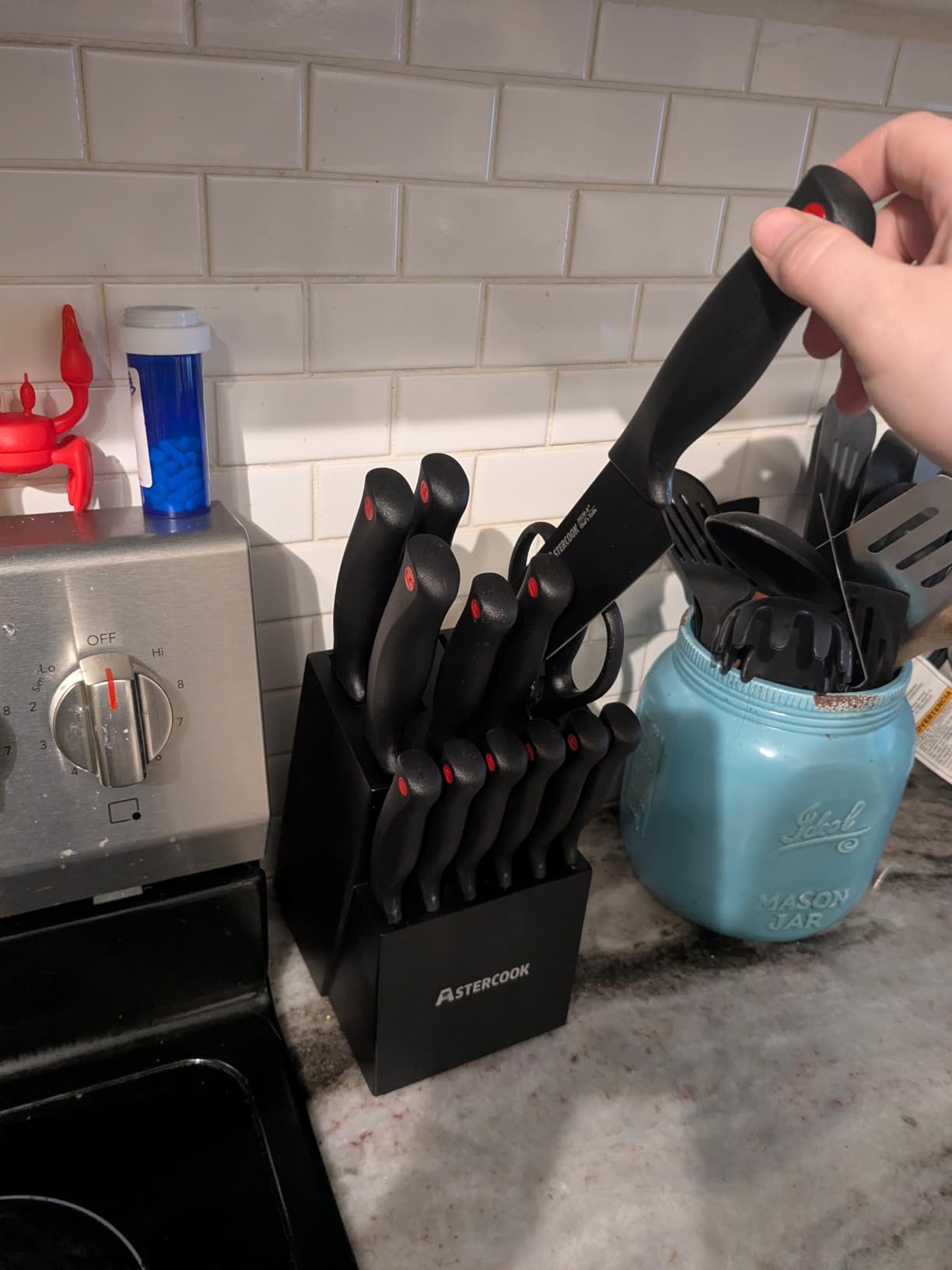 Knife Set, Astercook 15 Pieces Knife Sets for Kitchen with Block, Dishwasher Safe Kitchen Knife Set with Built in Sharpener Block, German Stainless Steel Knife Block Set, Valentine's Gift - Customer Photo 5