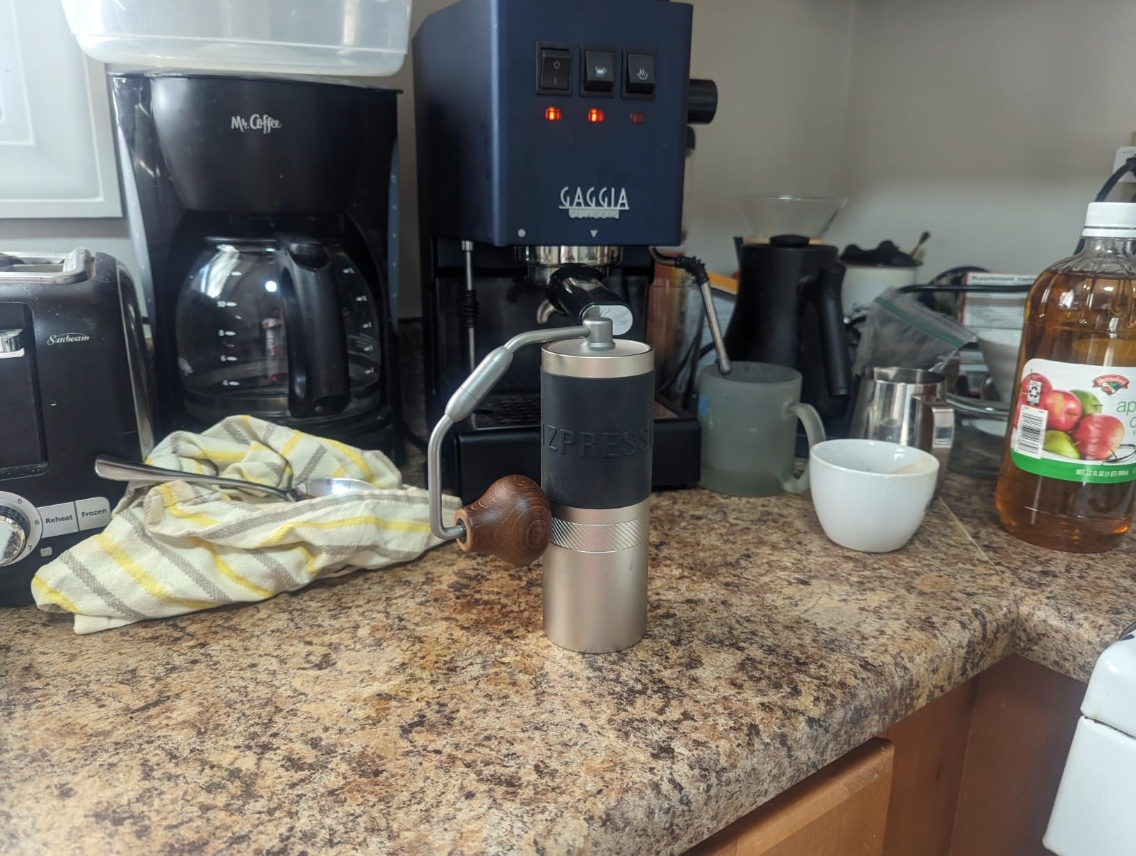 1Zpresso J Manual Coffee Grinder Silver Capacity 35g with Assembly Stainless Steel Conical Burr - Numerical Internal Adjustable Setting Customer Review 1Zpresso J Manual Coffee Grinder Silver Capacity 35g with Assembly Stainless Steel Conical Burr - Numerical Internal Adjustable Setting - Customer Photo 5