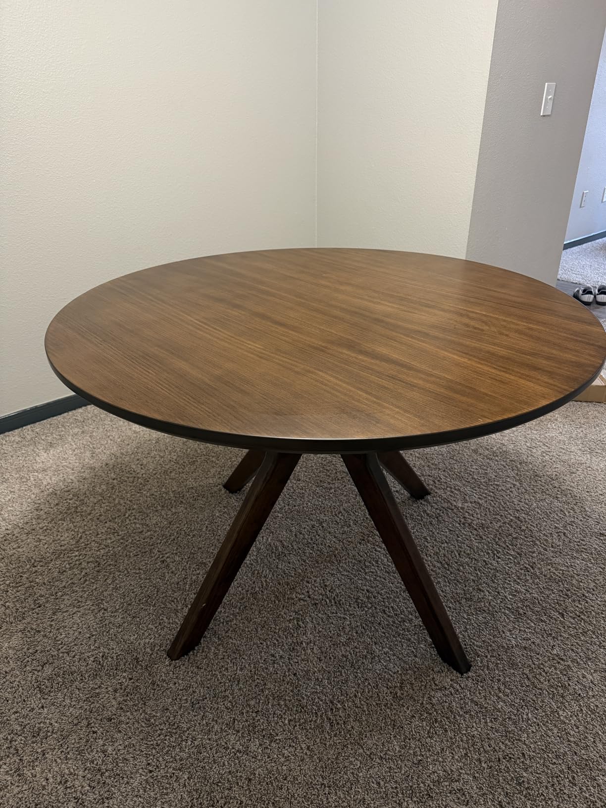 Signature Design by Ashley Lyncott Traditional Round Dining Room Table, Seats up to 4, Brown, 45