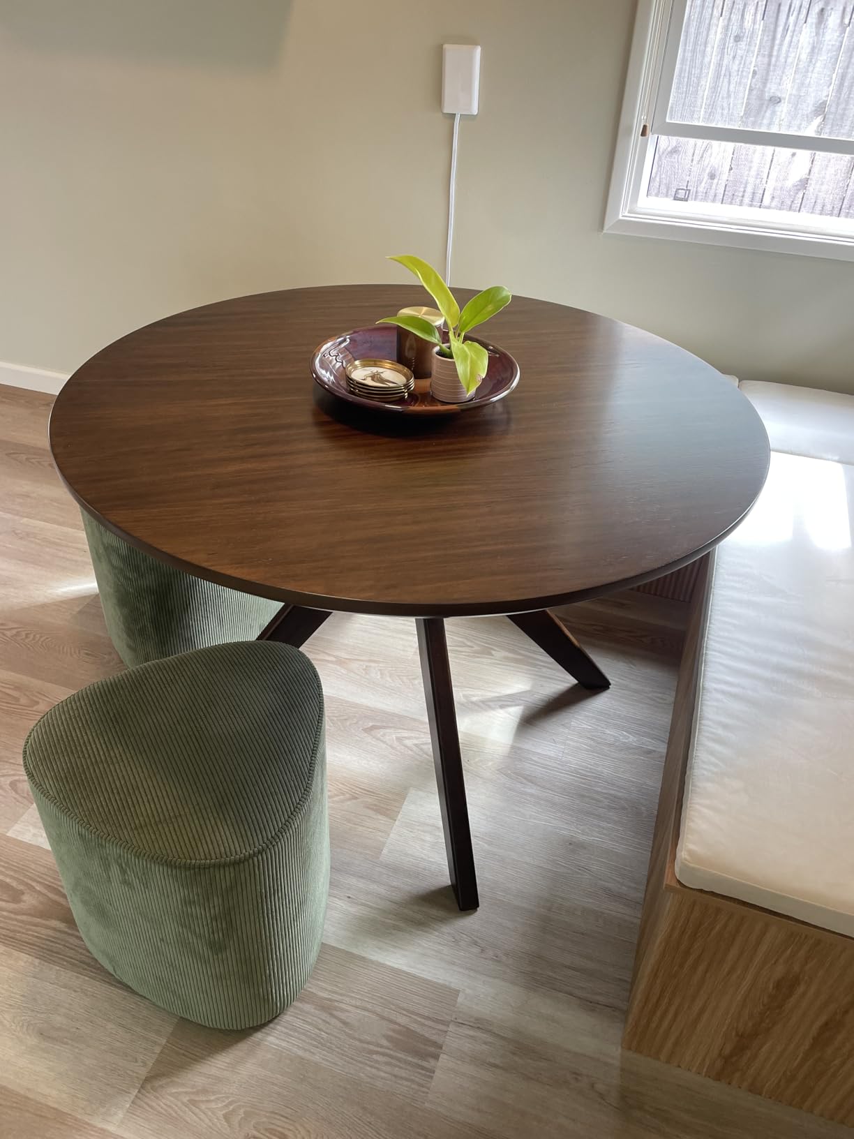 Signature Design by Ashley Lyncott Traditional Round Dining Room Table, Seats up to 4, Brown, 45