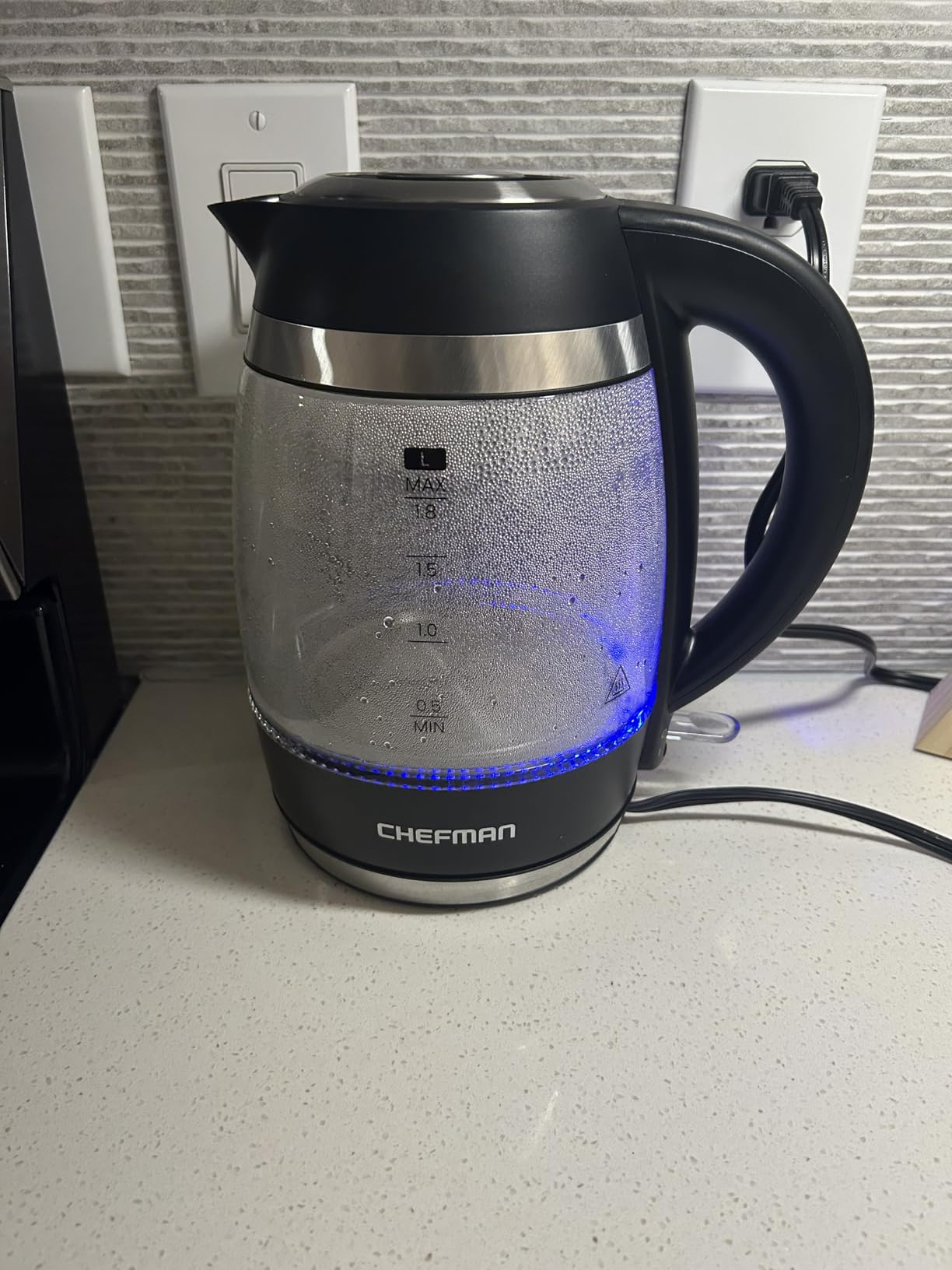 Chefman Electric Kettle, 1.8L 1500W, Hot Water Boiler, Removable Lid for Easy Cleaning, Auto Shut Off, Boil-Dry Protection, Stainless Steel Filter, BPA Free, Borosilicate Glass Electric Tea Kettle - Customer Photo 1