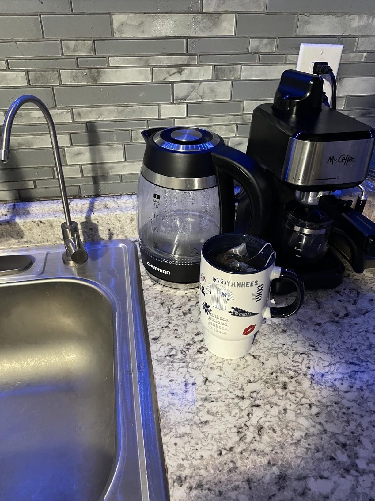 Chefman Electric Kettle, 1.8L 1500W, Hot Water Boiler, Removable Lid for Easy Cleaning, Auto Shut Off, Boil-Dry Protection, Stainless Steel Filter, BPA Free, Borosilicate Glass Electric Tea Kettle - Customer Photo 2