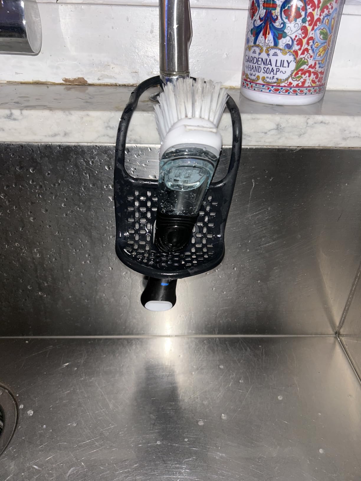 MR.SIGA Soap Dispensing Dish Brush, Kitchen Brush for Pot Pan Sink Cleaning, Black Customer Review MR.SIGA Soap Dispensing Dish Brush, Kitchen Brush for Pot Pan Sink Cleaning, Black - Customer Photo 2