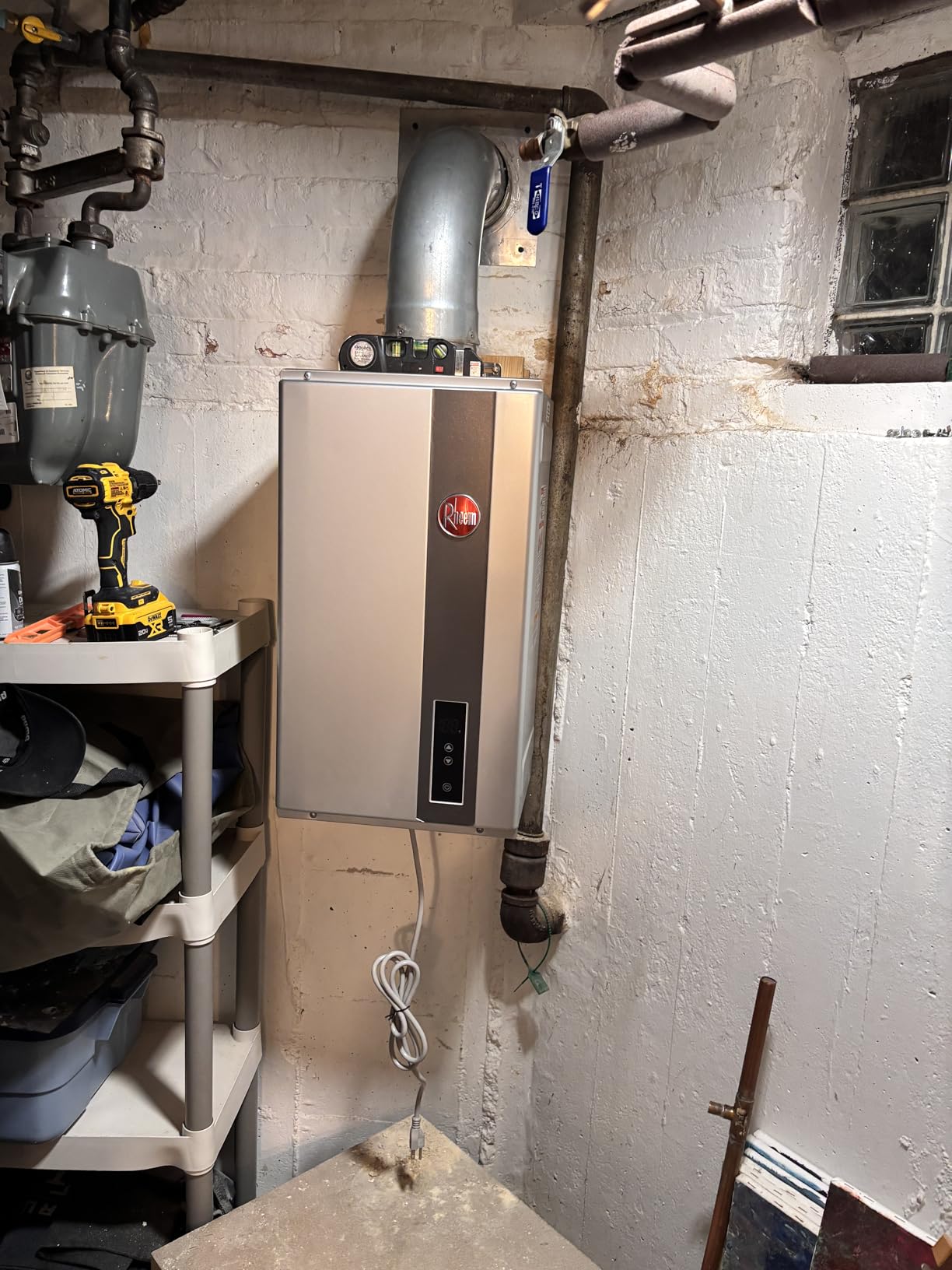 Rheem RTG-70DVLN-3 High Efficiency Non-Condensing Indoor Tankless Natural Gas Water Heater 7.0 GPM, 160,000 BTUs Customer Review Rheem RTG-70DVLN-3 High Efficiency Non-Condensing Indoor Tankless Natural Gas Water Heater 7.0 GPM, 160,000 BTUs - Customer Photo 1