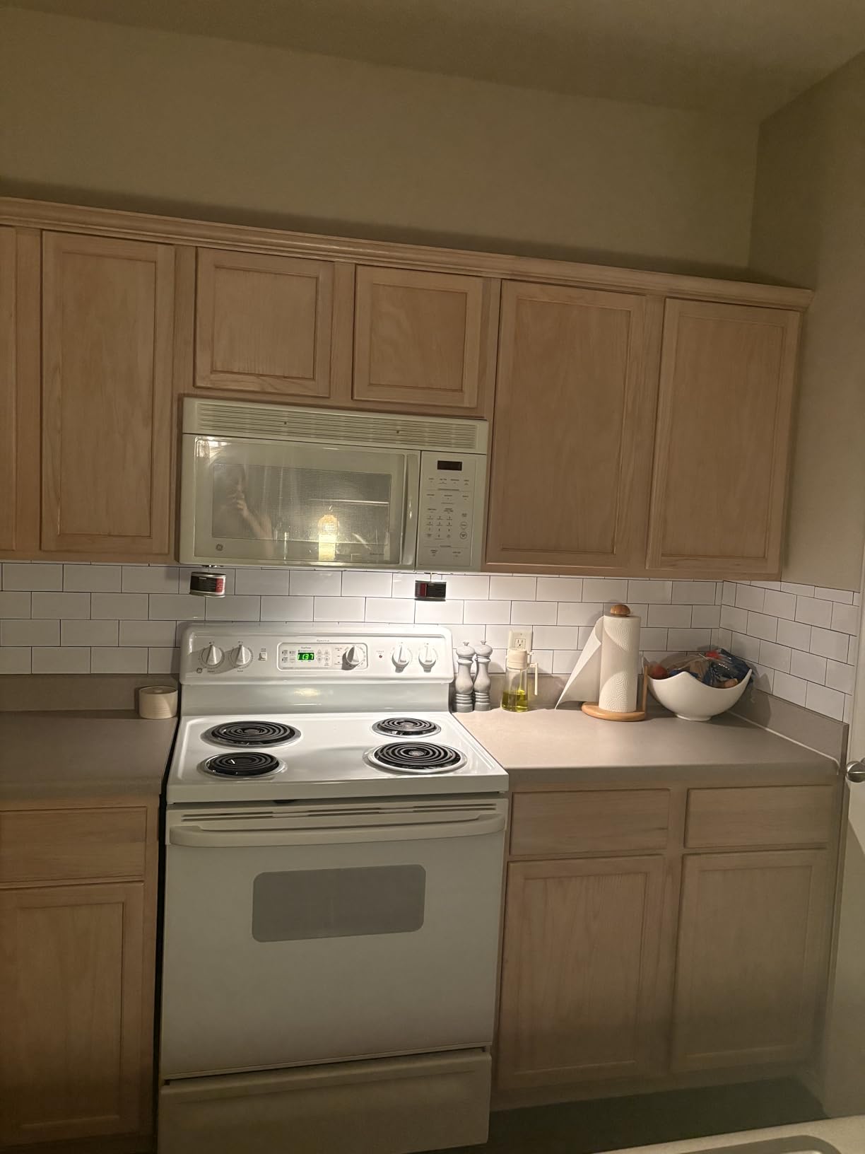 Art3d 102-Piece Peel and Stick Wall Tile for Kitchen Backsplash, Bathroom, Fireplace, 3in x 6in Stick on Subway Tile, Glossy White Customer Review Art3d 102-Piece Peel and Stick Wall Tile for Kitchen Backsplash, Bathroom, Fireplace, 3in x 6in Stick on Subway Tile, Glossy White - Customer Photo 3