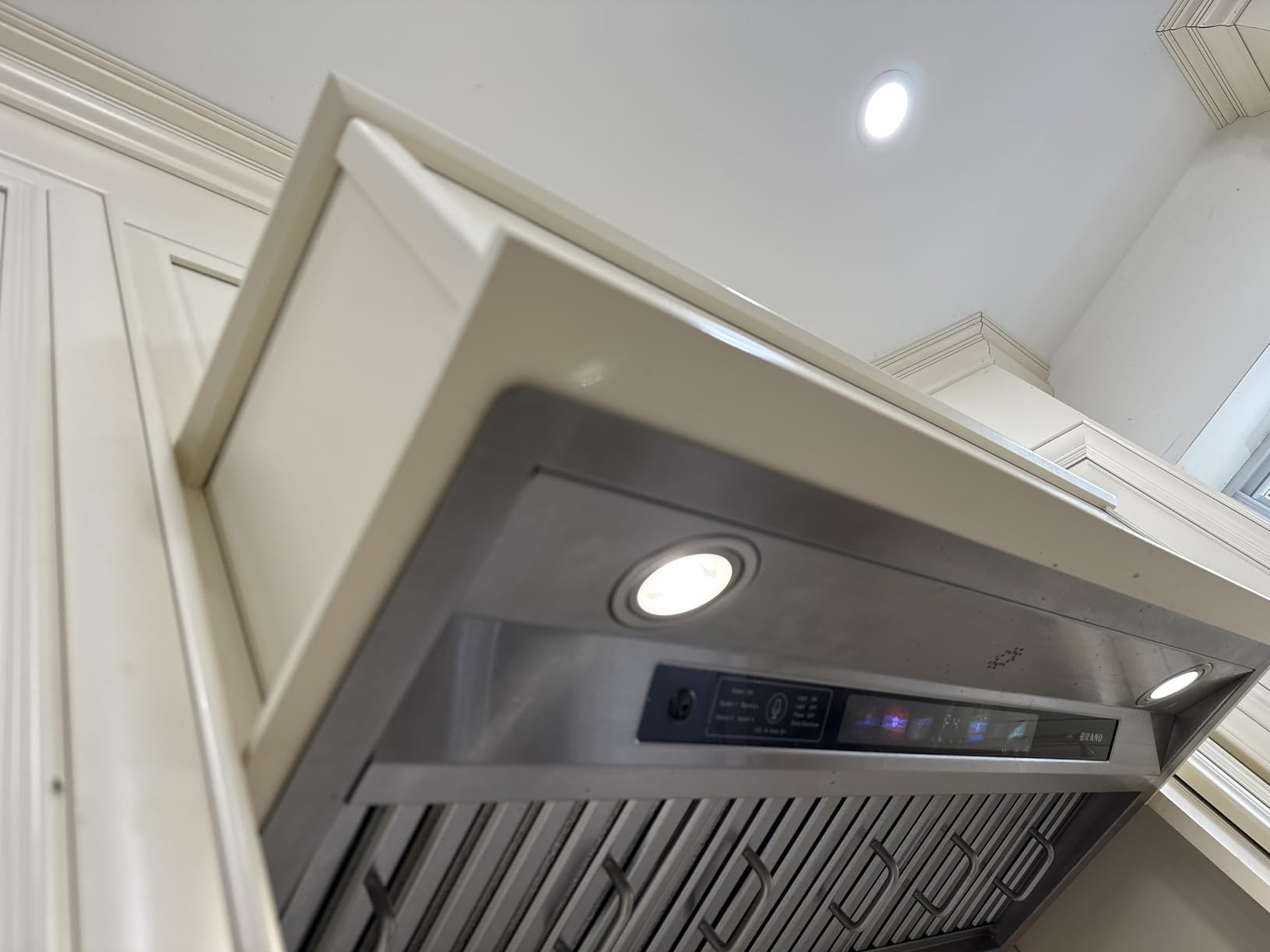 36 Inch Insert Range Hood with Voice/Gesture/Touch Control, 900 CFM Built-in Kitchen Hood Vent with 4 Speed Exhaust Fan, Memory Mode, Adjustable Lights, Ducted/Ductless Convertible - Customer Photo 2