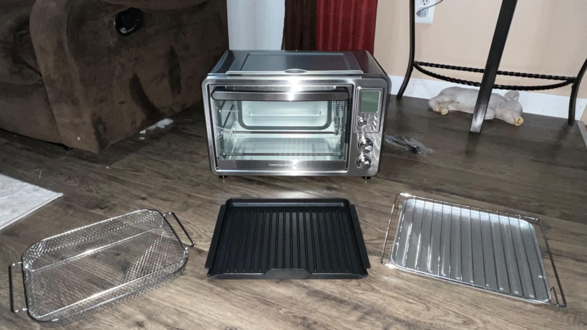 Hamilton Beach 6-in-1 Sure Crisp Air Fryer Toaster Oven Combo & Electric Indoor Grill, 450 F Searing Temp, Bake, Broil, Toast and Pizza Function, .88 cu. ft., 6 Slice Capacity, Stainless Steel (31395) - Customer Photo 2