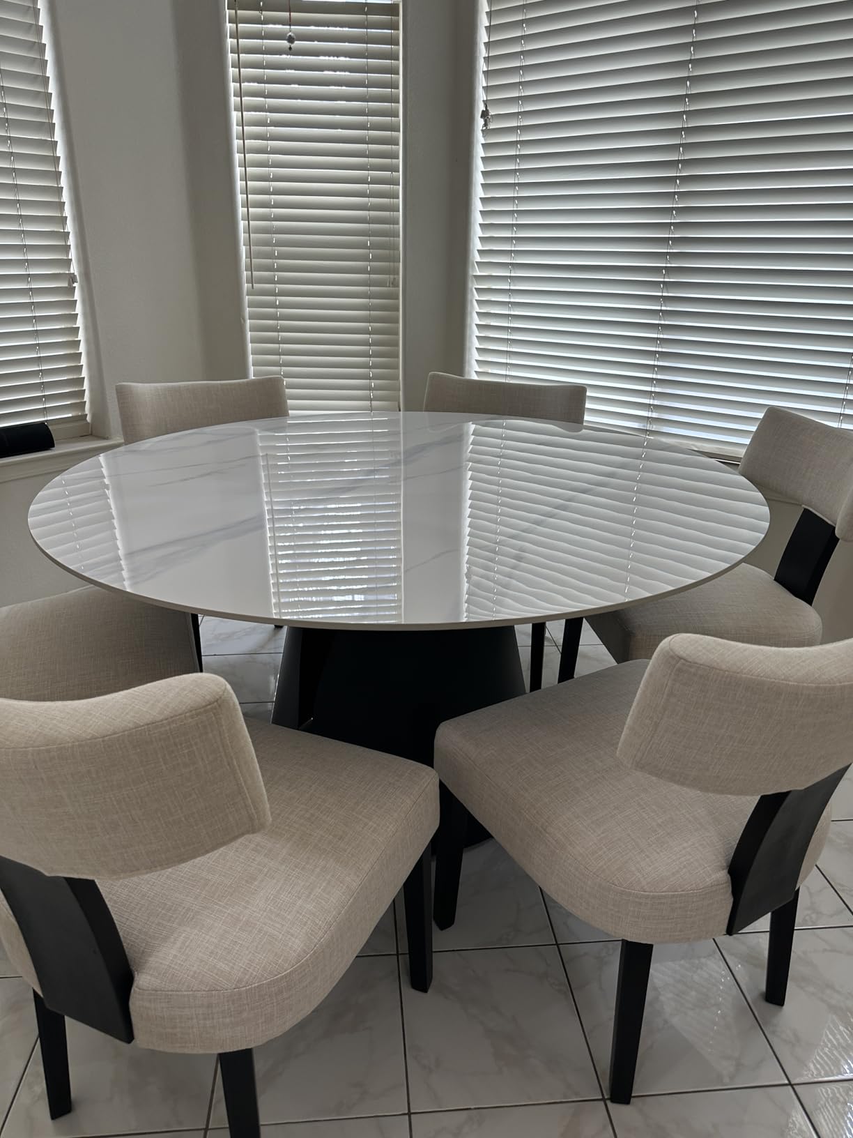 POVISON Round Dining Table for 4, 47'' Modern Dining Table Marble Round, Glossy White Sintered Stone Dining Tabletop with Solid Black Carbon Steel Base, Circle Kitchen Table (Table Only) - Customer Photo 1