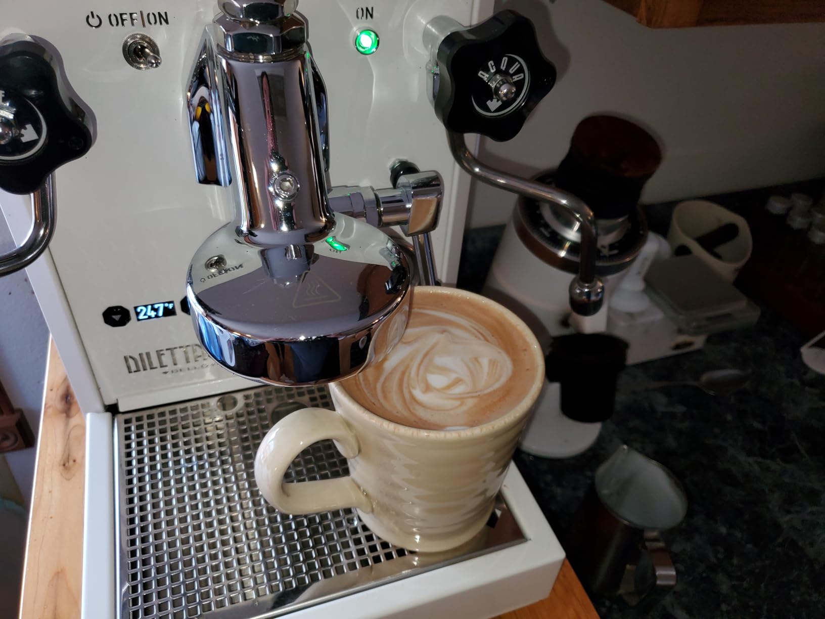 Diletta Bello+ Espresso Machine | E61 | PID Temperature Control | Shot Timer | Programmable Preinfusion | Handmade In Italy (Black) - Customer Photo 1