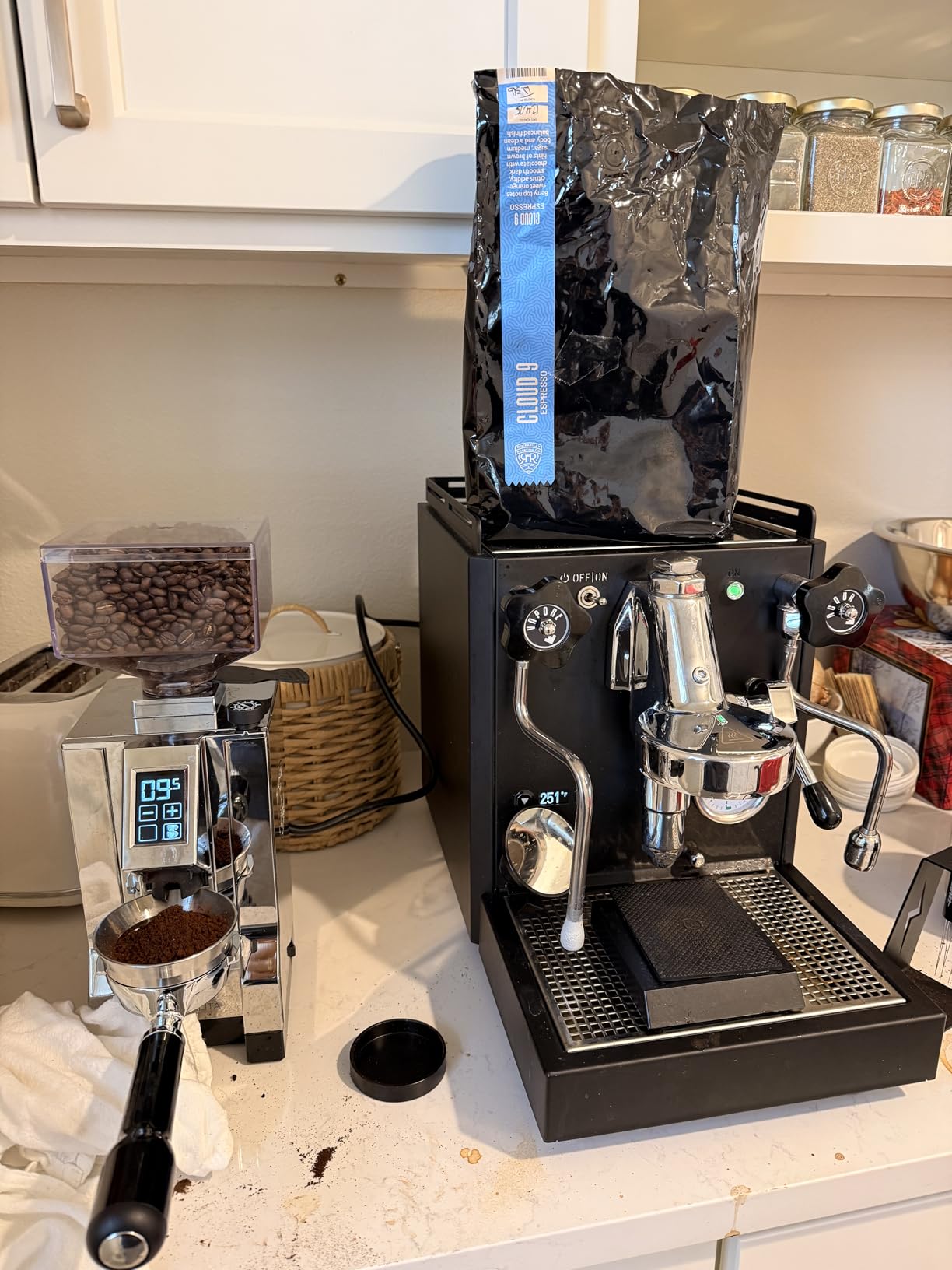 Diletta Bello+ Espresso Machine | E61 | PID Temperature Control | Shot Timer | Programmable Preinfusion | Handmade In Italy (Black) - Customer Photo 2