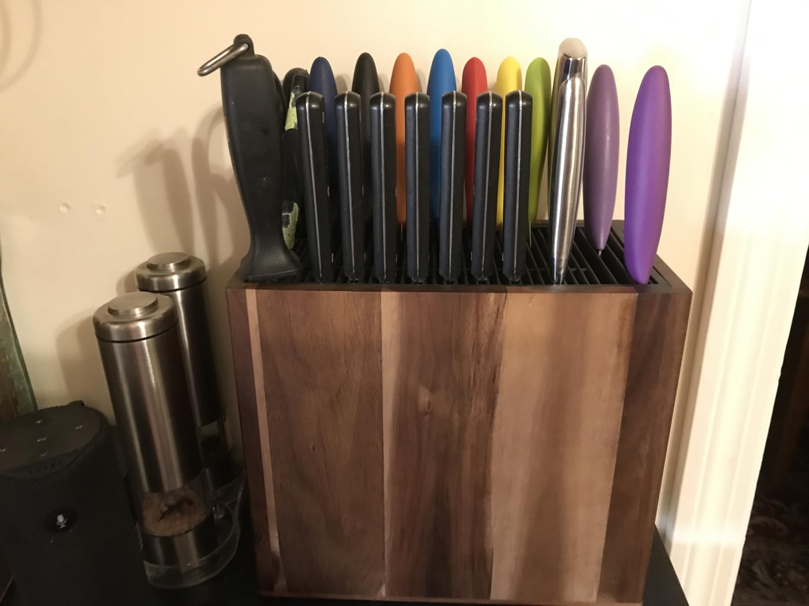 ENOKING XXL Acacia Wood Knife Holder Large Universal Knife Block with Blade-Protecting Slots, Holds 26+ Knives, Scissors, and Sharpening Rods - Customer Photo 1