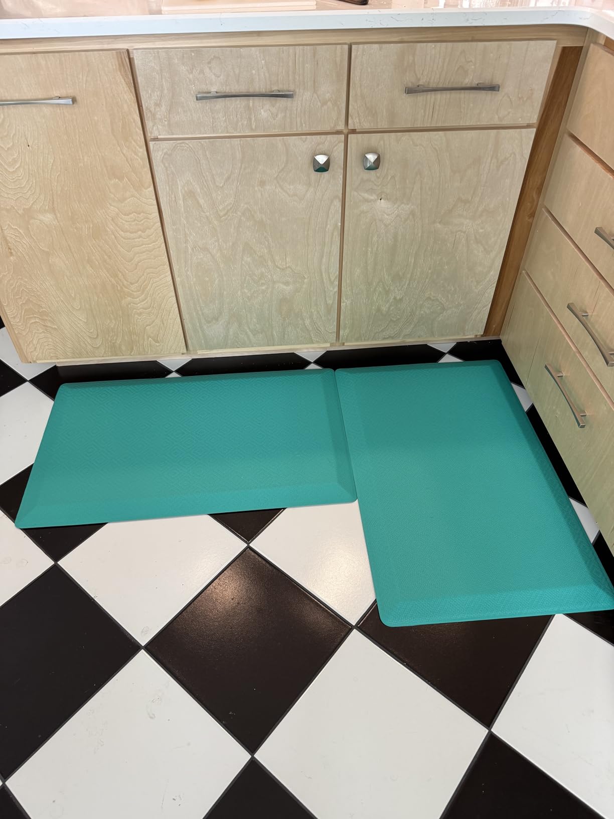 Ophanie Kitchen Mats for Floor, 3/4 inch Thick, 20x32 Anti Fatigue Cushioned Mat, Kitchen Rugs, Waterproof, Comfort Ergonomic Standing Mat for Office, Home, Sink, Black Non-Slip Ridged Bottom Customer Review Ophanie Kitchen Mats for Floor, 3/4 inch Thick, 20x32 Anti Fatigue Cushioned Mat, Kitchen Rugs, Waterproof, Comfort Ergonomic Standing Mat for Office, Home, Sink, Black Non-Slip Ridged Bottom - Customer Photo 3