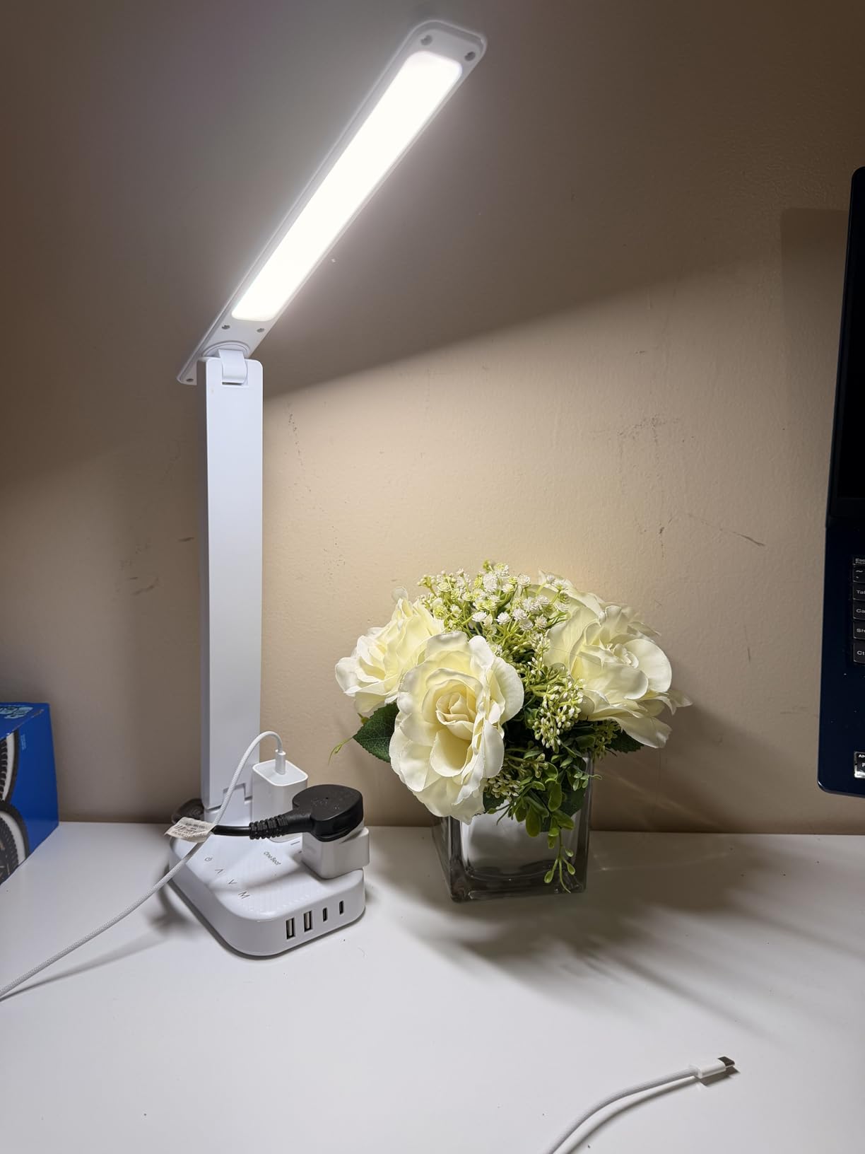One Beat LED Small Desk Lamp Power Strip 5ft Extension Cord, 3 Outlets, 4 USB Ports(2 USB C), 4 Modes, 5 Level Touch- Home, Office, Bedroom, Bedside, Study Reading Light, Dorm Room Essentials, White - Customer Photo 2