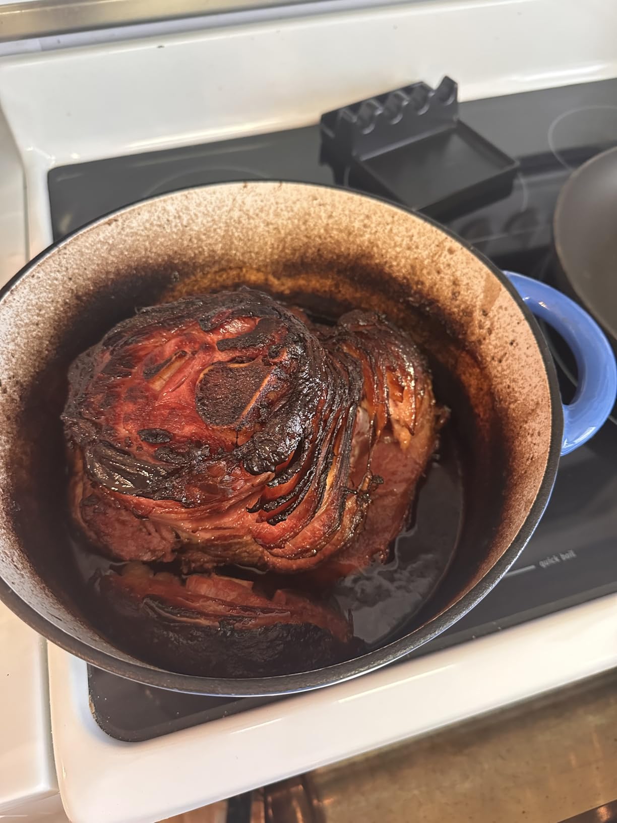 Overmont Enameled Cast Iron Dutch Oven - 5.5QT Pot with Lid Cookbook & Cotton Potholders - Customer Photo 2