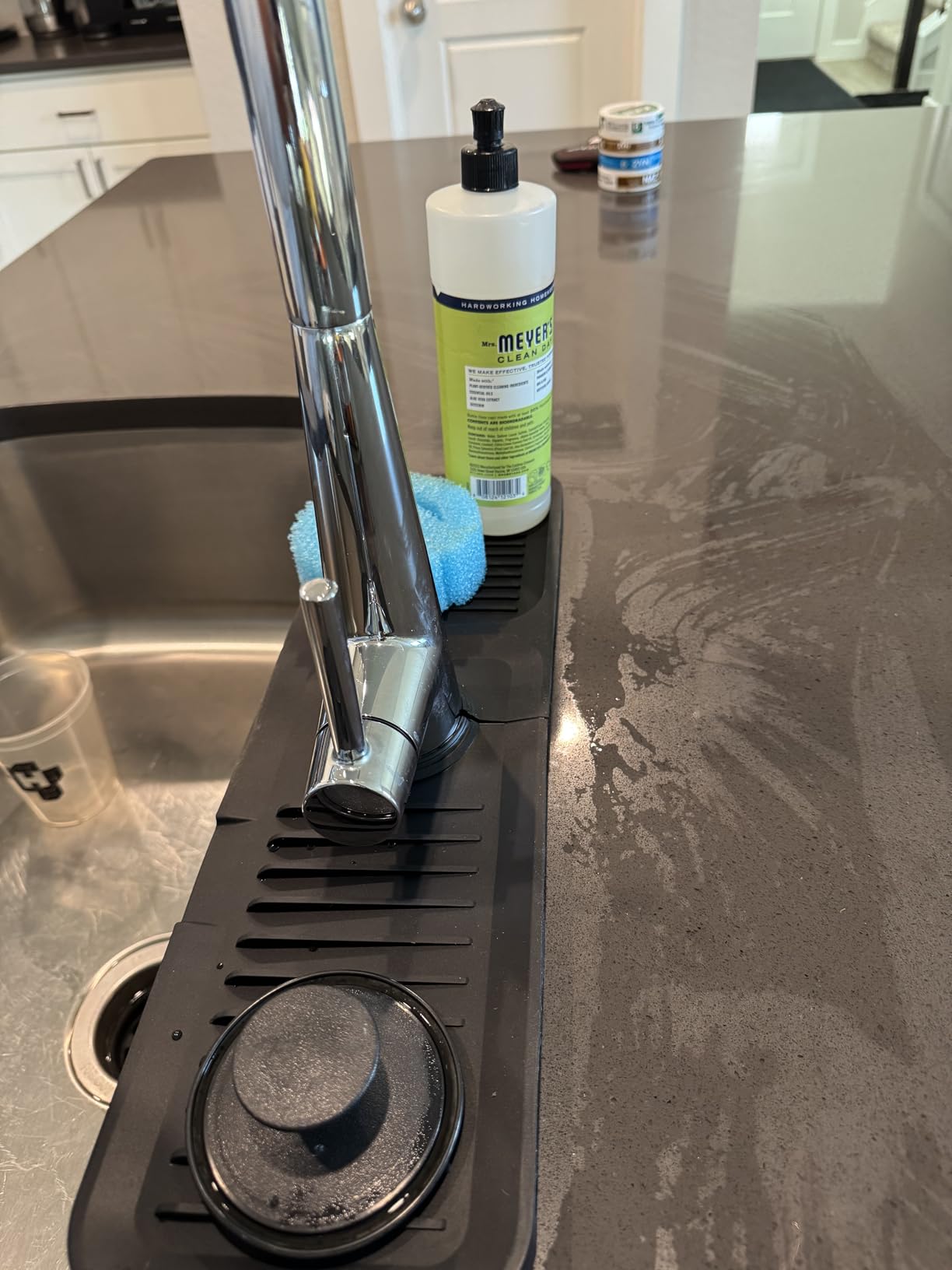 24 Inch Longer Faucet Mat for Kitchen Sink, 5° Slope Fast Self-draining, Kitchen Sink Splash Guard Silicone Sink Faucet Mat Splash Guard Kitchen Sink Area Tidy Splash Faucet Guard Draining Mat Customer Review 24 Inch Longer Faucet Mat for Kitchen Sink, 5° Slope Fast Self-draining, Kitchen Sink Splash Guard Silicone Sink Faucet Mat Splash Guard Kitchen Sink Area Tidy Splash Faucet Guard Draining Mat - Customer Photo 1