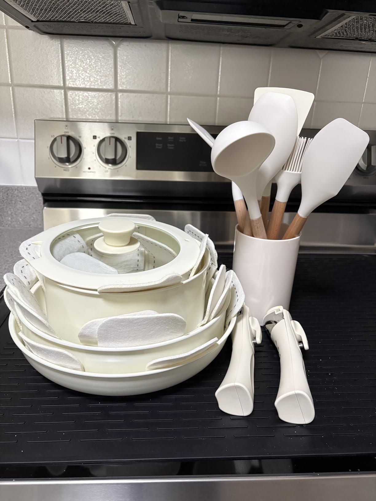Chef Power Ceramic Cookware Set Non Toxic with Detachable Handles, Healthy Nonstick Pans and Pots Set 19 Pcs, Induction Dishwasher Oven Safe Kitchen Set, PFAS PFOA & PTFE Free, Cream White Customer Review Chef Power Ceramic Cookware Set Non Toxic with Detachable Handles, Healthy Nonstick Pans and Pots Set 19 Pcs, Induction Dishwasher Oven Safe Kitchen Set, PFAS PFOA & PTFE Free, Cream White - Customer Photo 1
