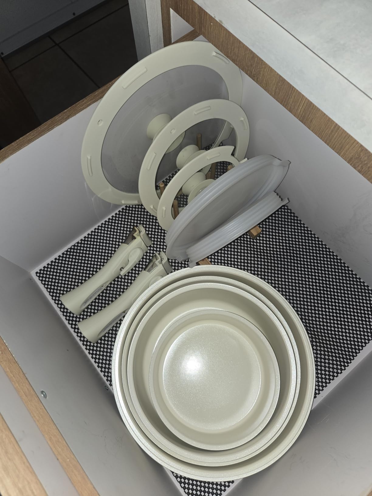 Chef Power Ceramic Cookware Set Non Toxic with Detachable Handles, Healthy Nonstick Pans and Pots Set 19 Pcs, Induction Dishwasher Oven Safe Kitchen Set, PFAS PFOA & PTFE Free, Cream White Customer Review Chef Power Ceramic Cookware Set Non Toxic with Detachable Handles, Healthy Nonstick Pans and Pots Set 19 Pcs, Induction Dishwasher Oven Safe Kitchen Set, PFAS PFOA & PTFE Free, Cream White - Customer Photo 2