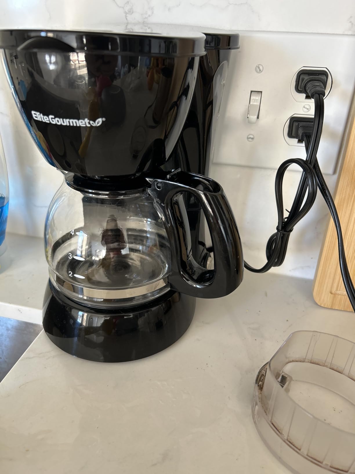 Elite Gourmet EHC4128 Automatic 4-Cup Brew & Drip Coffee Maker with Pause N Serve, Glass Carafe, Reusable Filter, On/Off Switch, Keep Warm, Water Level Indicator, Black Customer Review Elite Gourmet EHC4128 Automatic 4-Cup Brew & Drip Coffee Maker with Pause N Serve, Glass Carafe, Reusable Filter, On/Off Switch, Keep Warm, Water Level Indicator, Black - Customer Photo 1